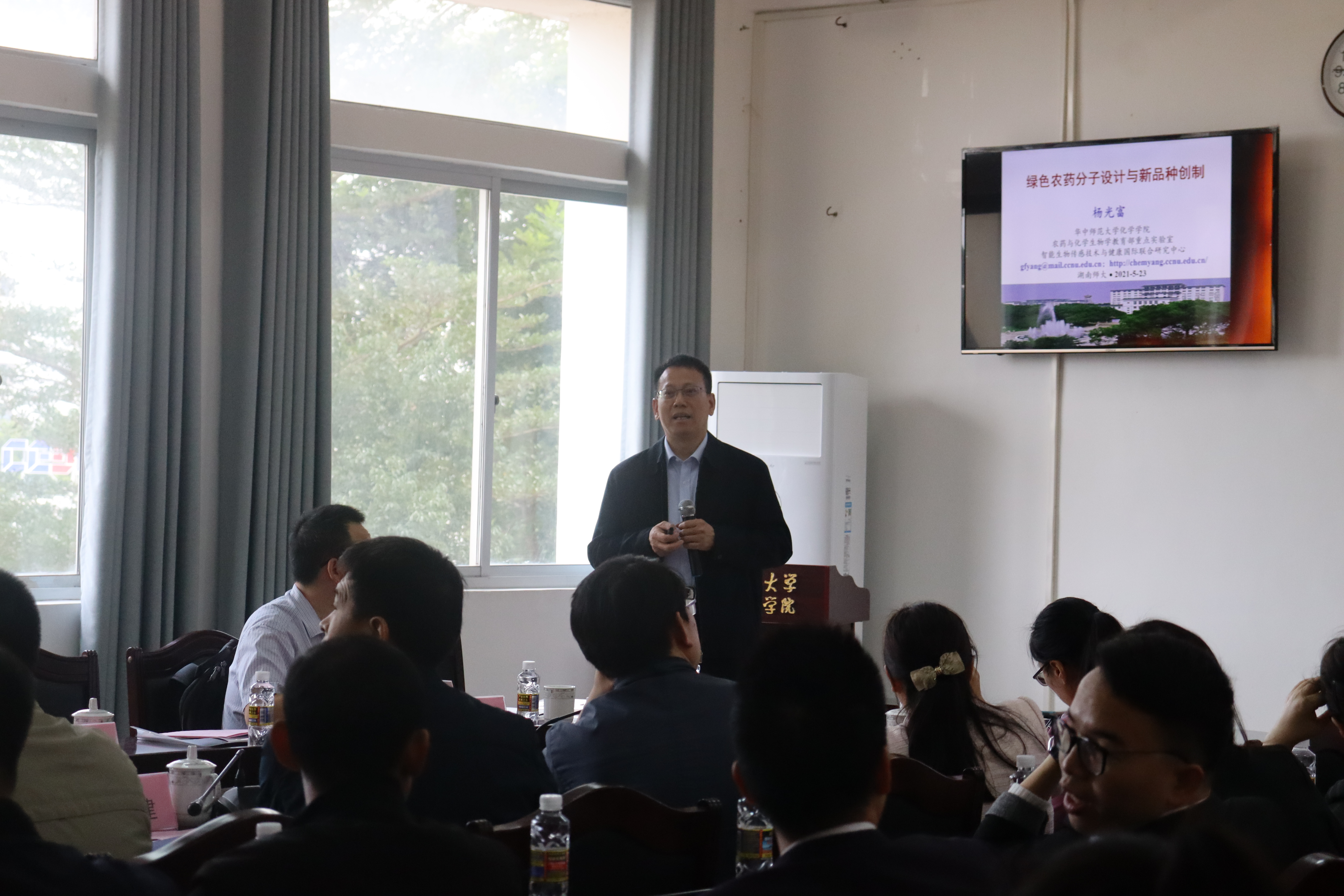 化学与化工学院召开第一届热带药用资源化学学术论坛