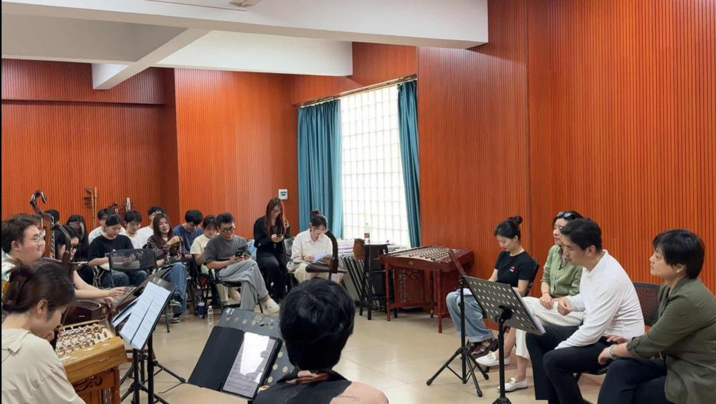 华中师范大学曹冠玉副教授应邀进行多声部音乐创编指导