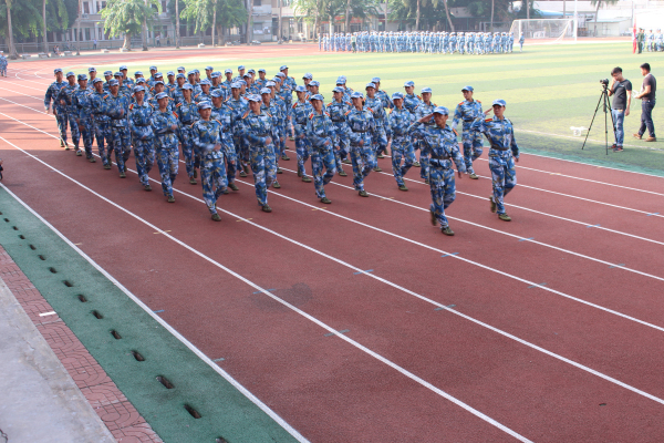 靡不有初，鲜克有终——记物电学院2015级新生参加军训总结汇演活动