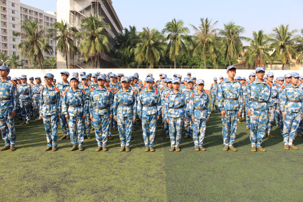 靡不有初，鲜克有终——记物电学院2015级新生参加军训总结汇演活动