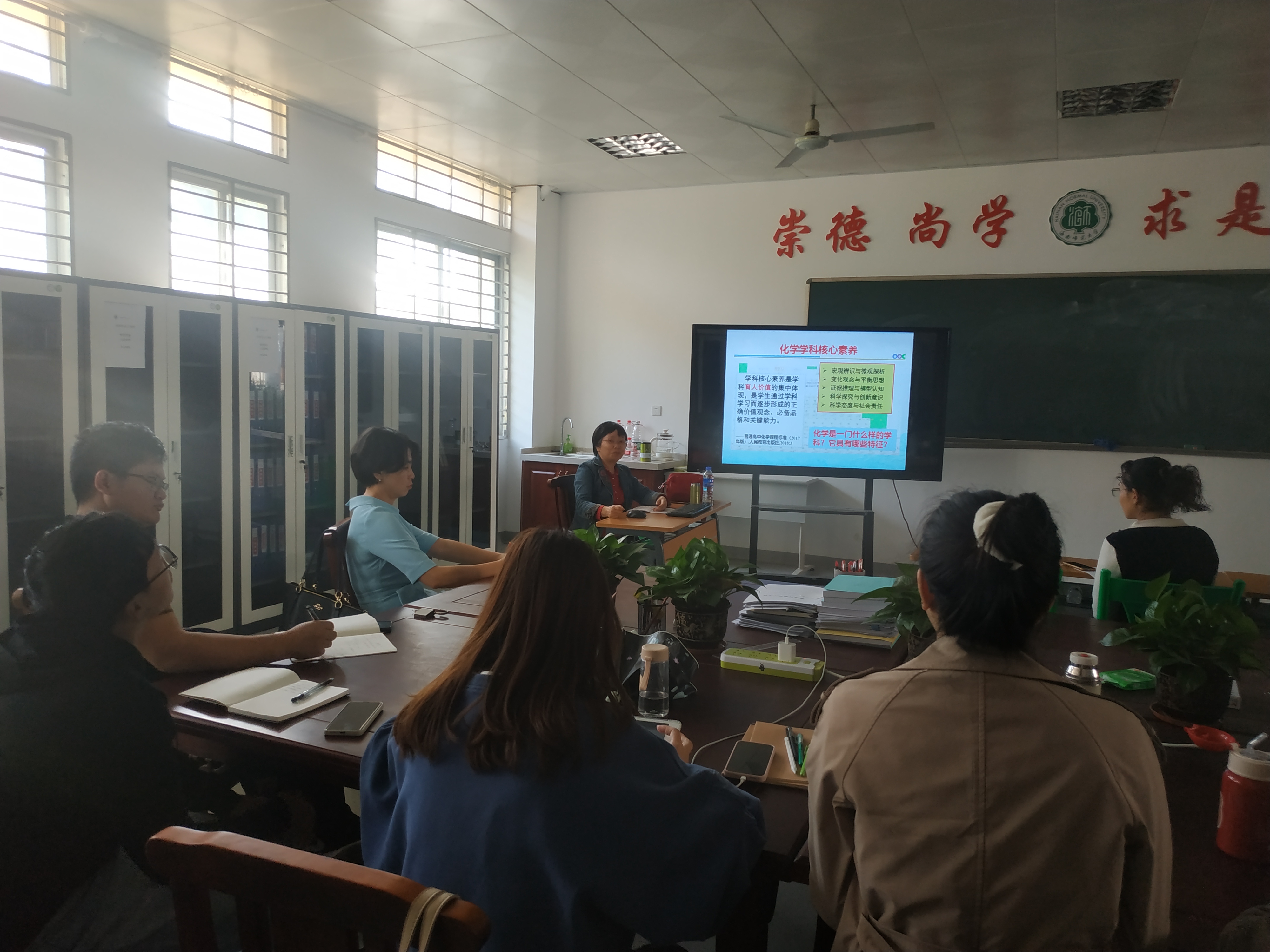 化学与化工学院开展校友主题讲座暨校友座谈活动