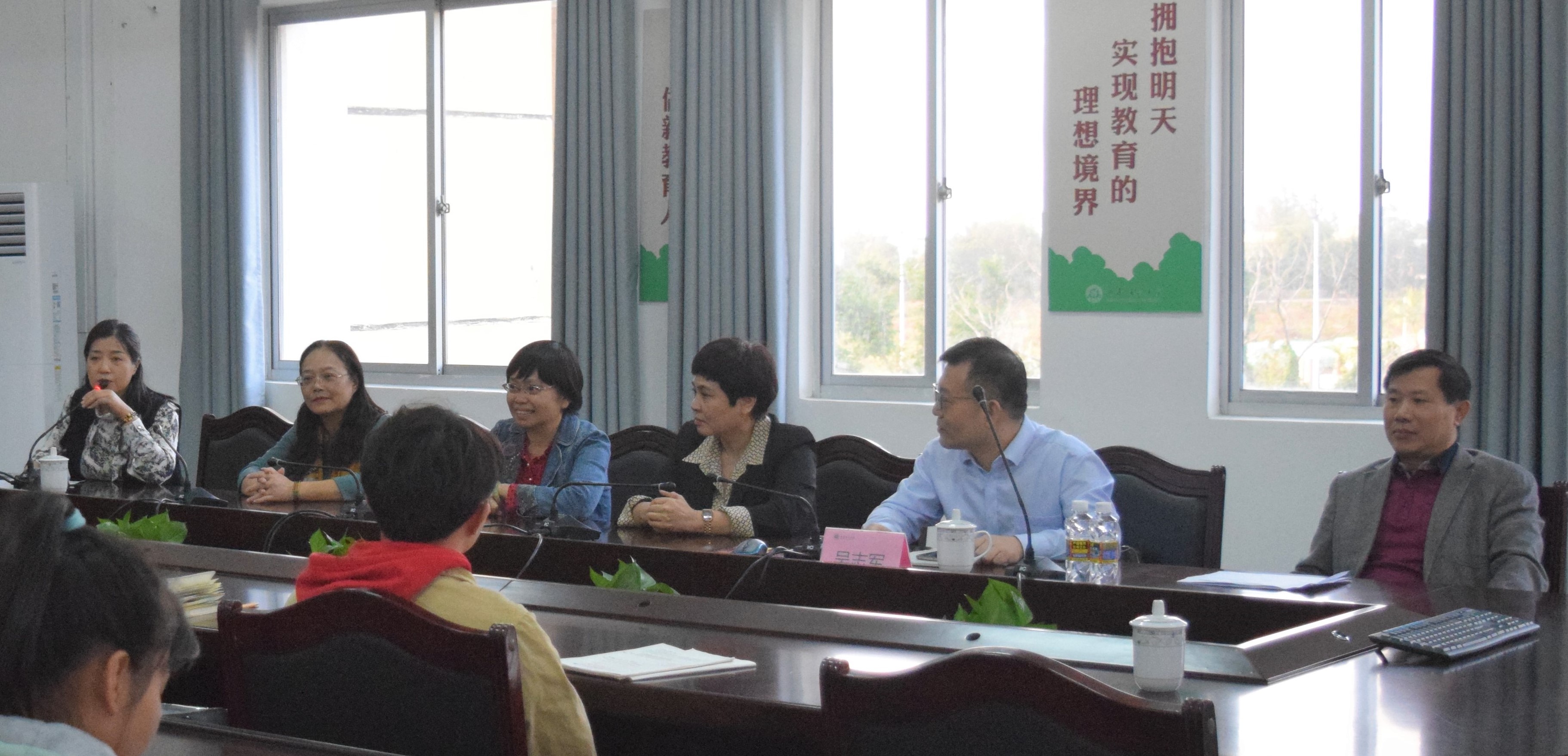 化学与化工学院开展校友主题讲座暨校友座谈活动