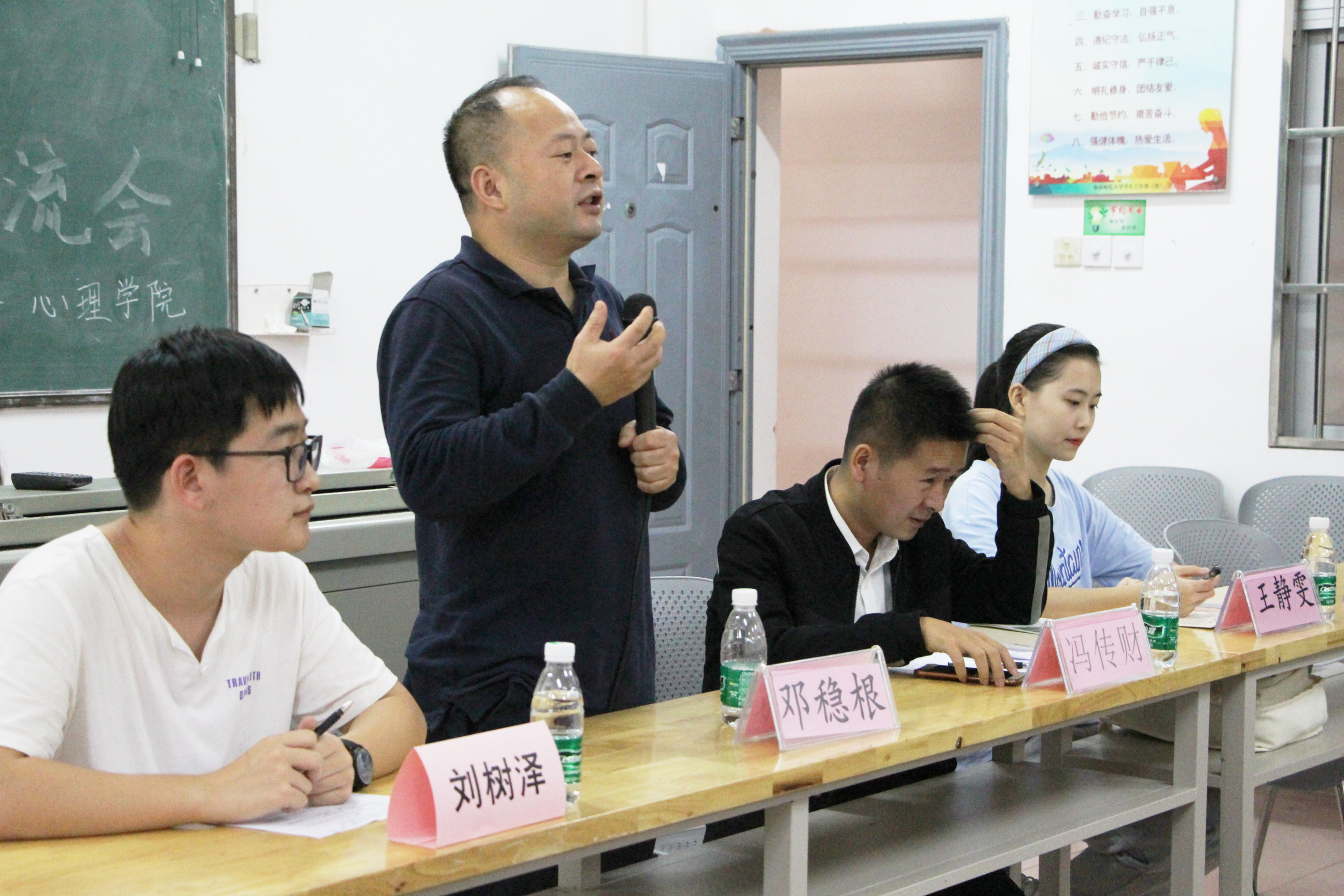 我院举办大学生论坛