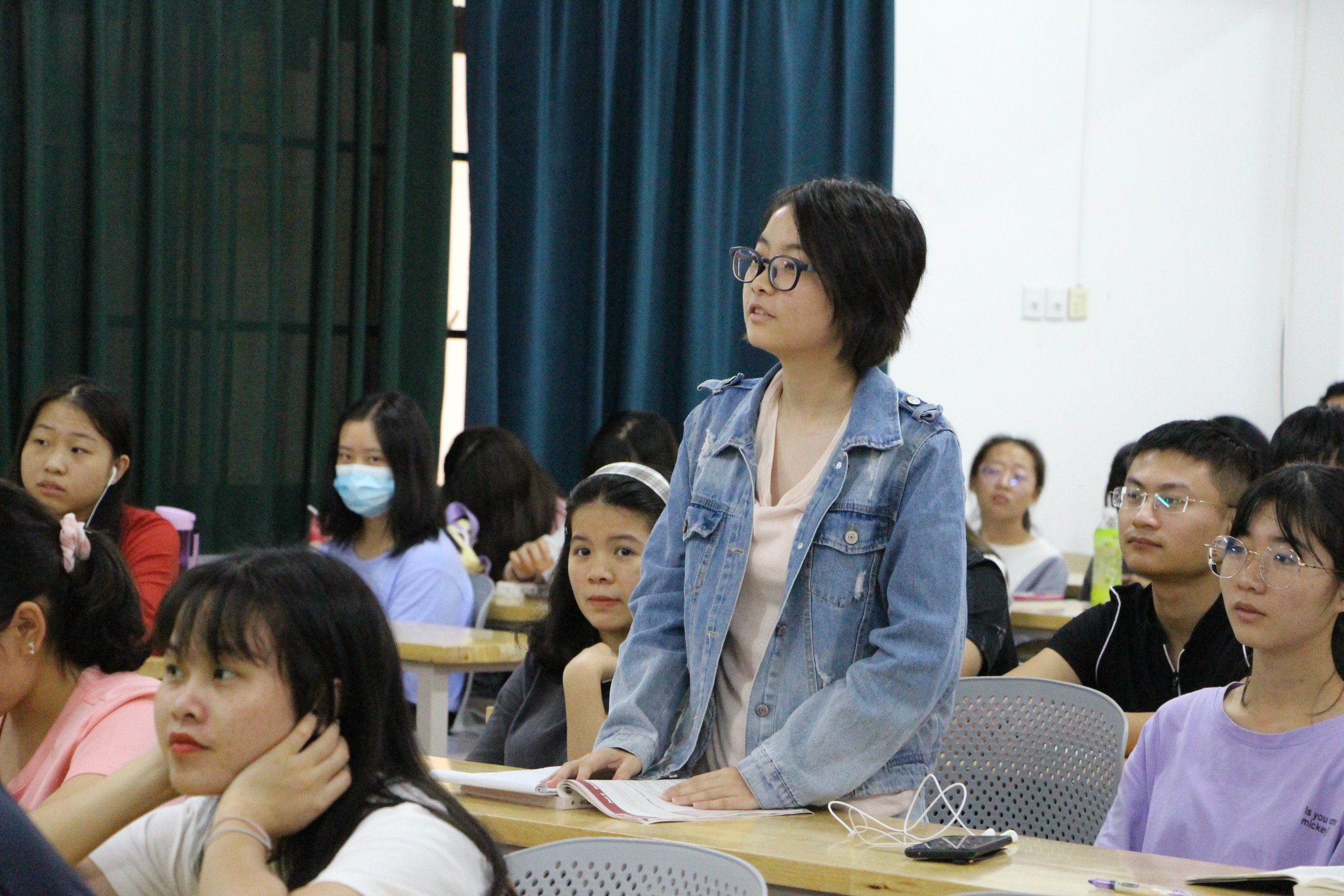 我院举办大学生论坛