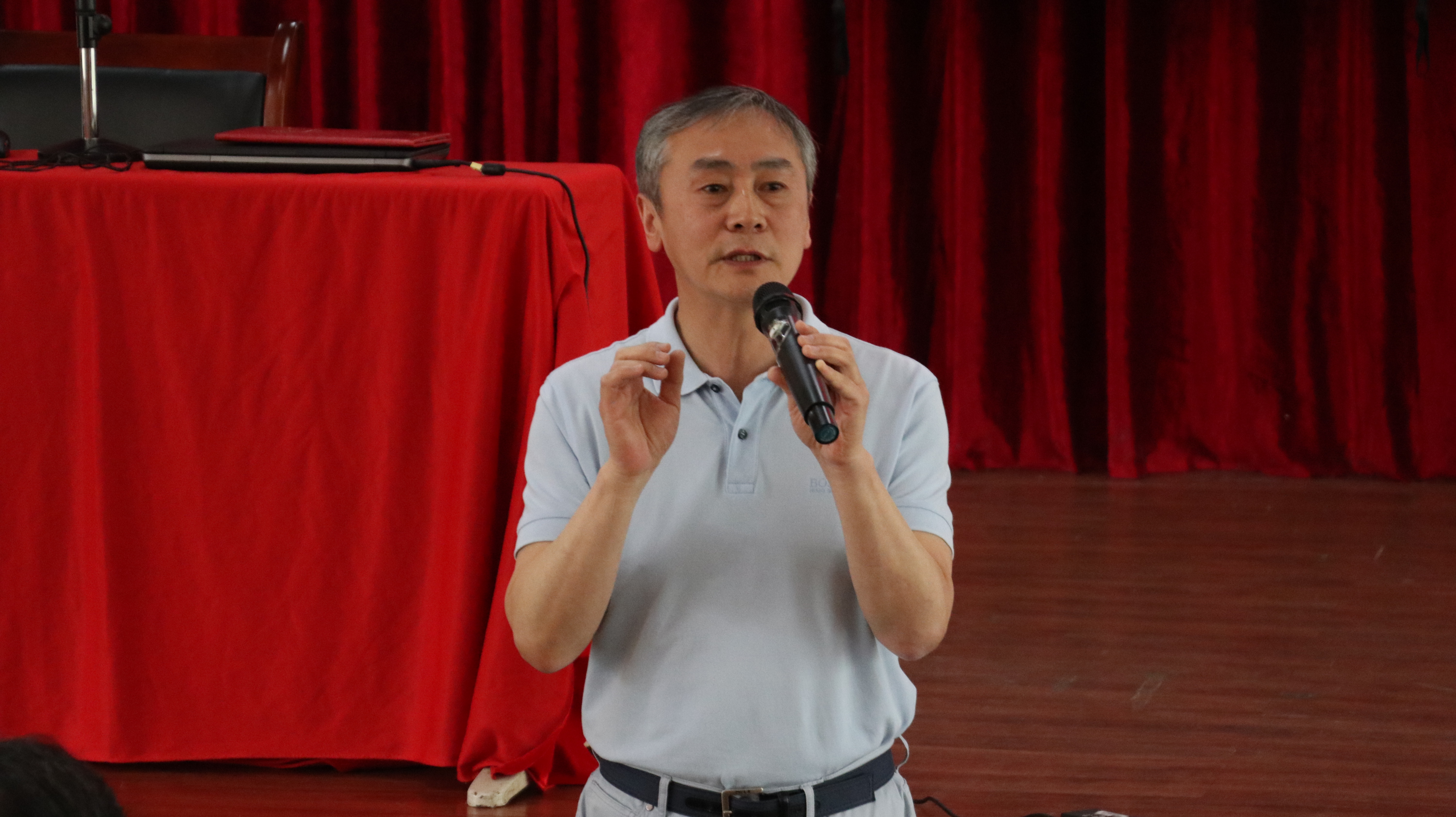 原黑龙江广播电视台副台长关中来我院做“把有意义的新闻做得有意思”专题讲座