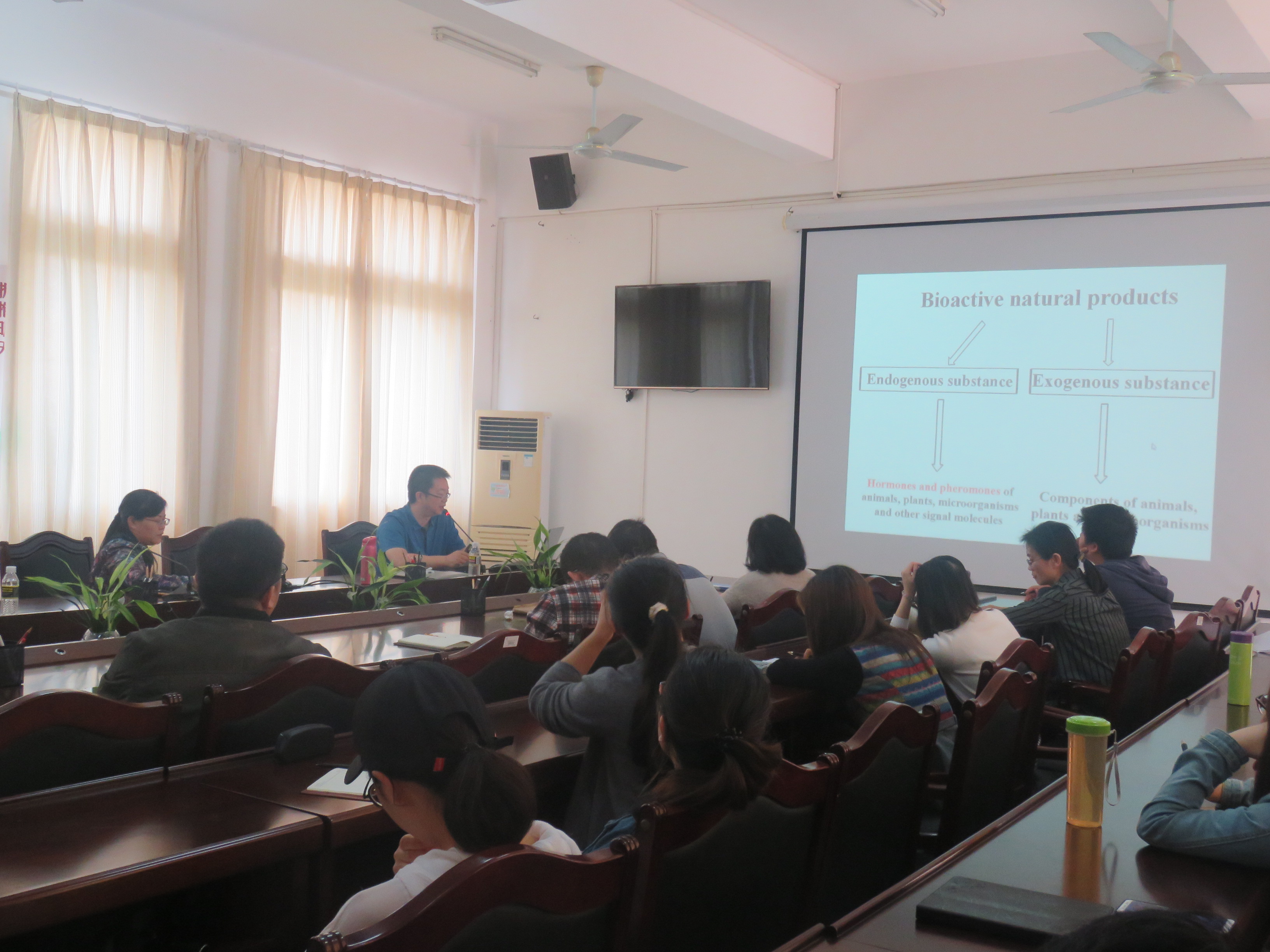 我院特邀浙江大学戚建华教授作学术交流