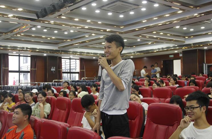 创新思维,创梦今朝——记青年之声·创梦课堂进高校之文学院创新创业主题演讲会