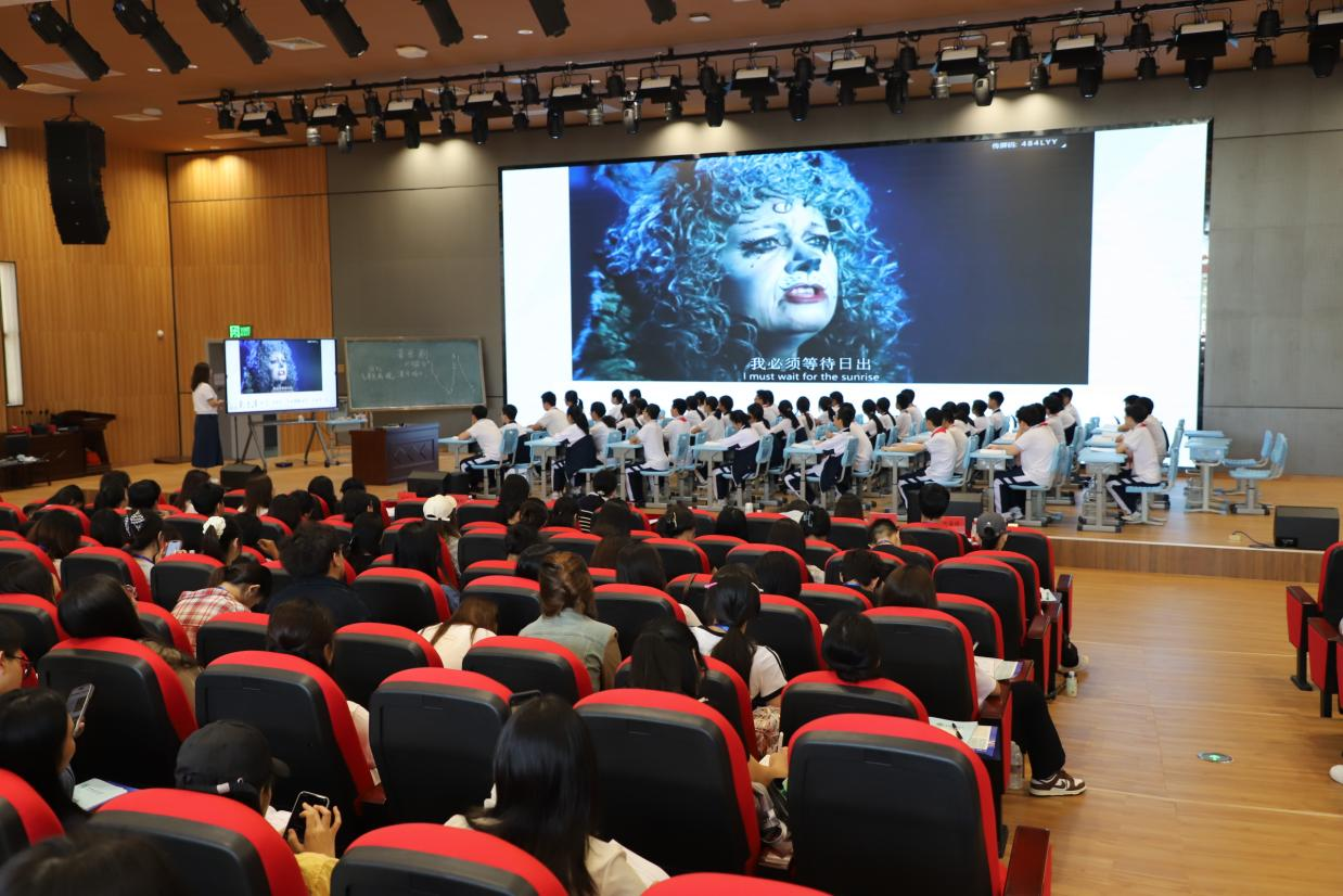 海南师范大学音乐学院学生观摩附属中学教学开放周音乐公开课