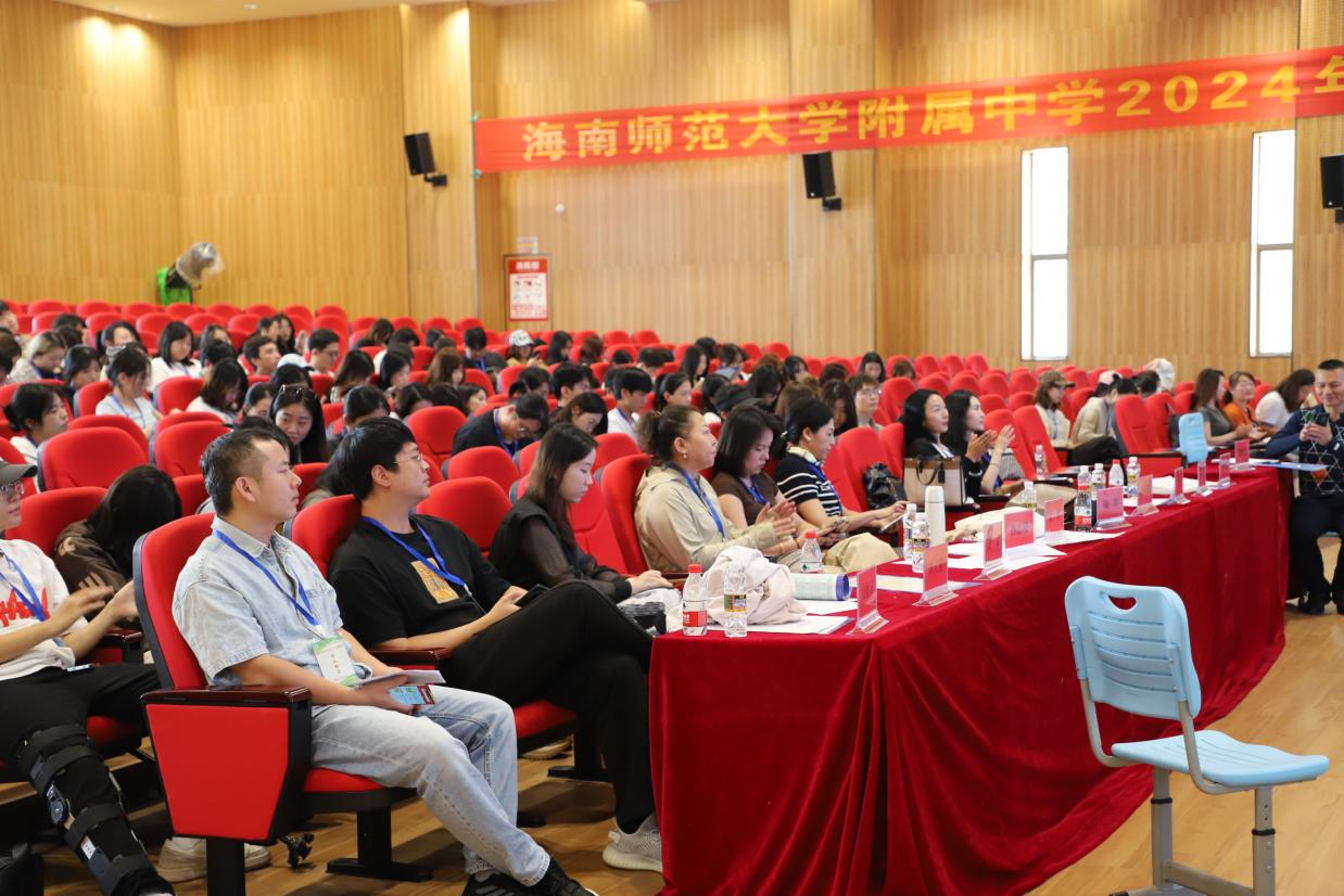 海南师范大学音乐学院学生观摩附属中学教学开放周音乐公开课