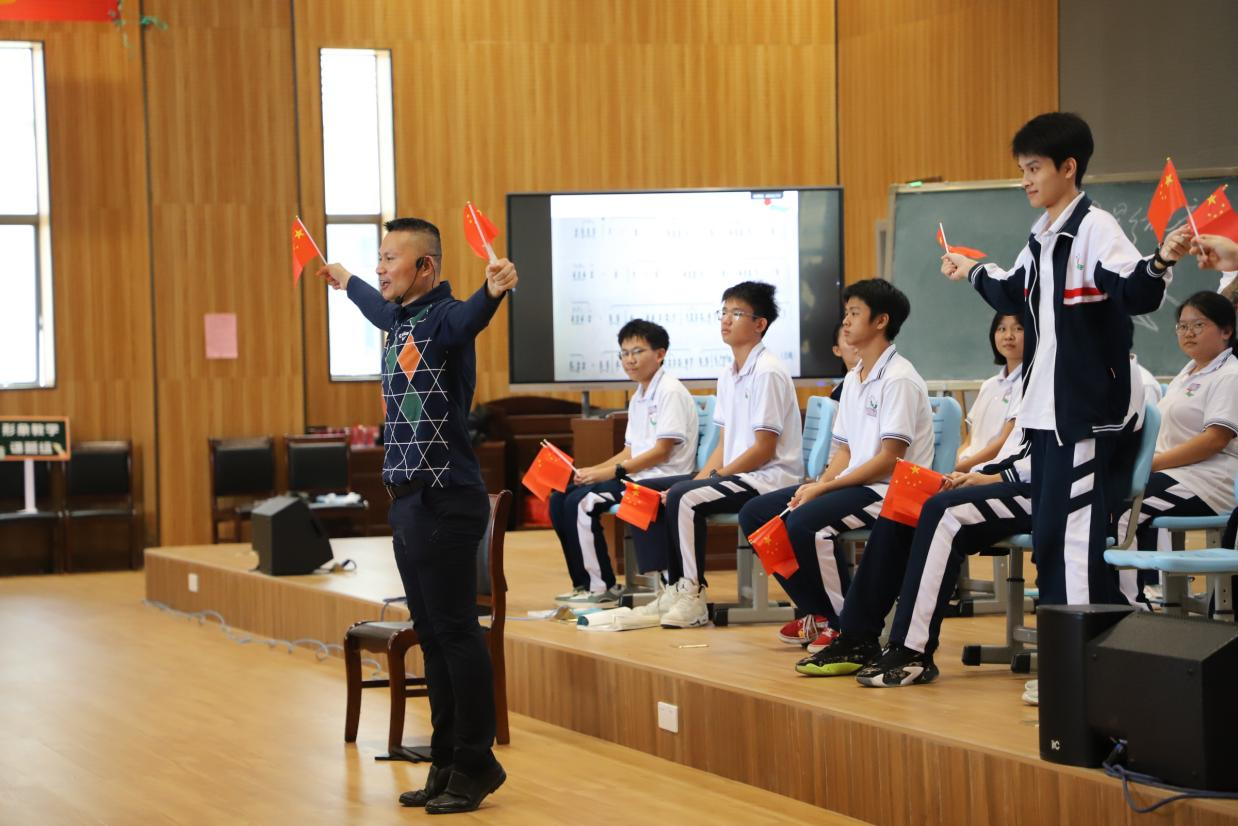 海南师范大学音乐学院学生观摩附属中学教学开放周音乐公开课