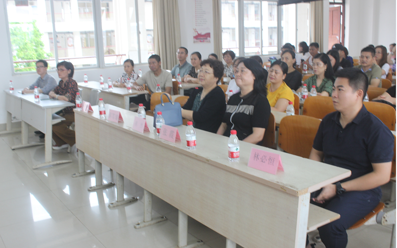 法学院召开2020级新生家长见面会