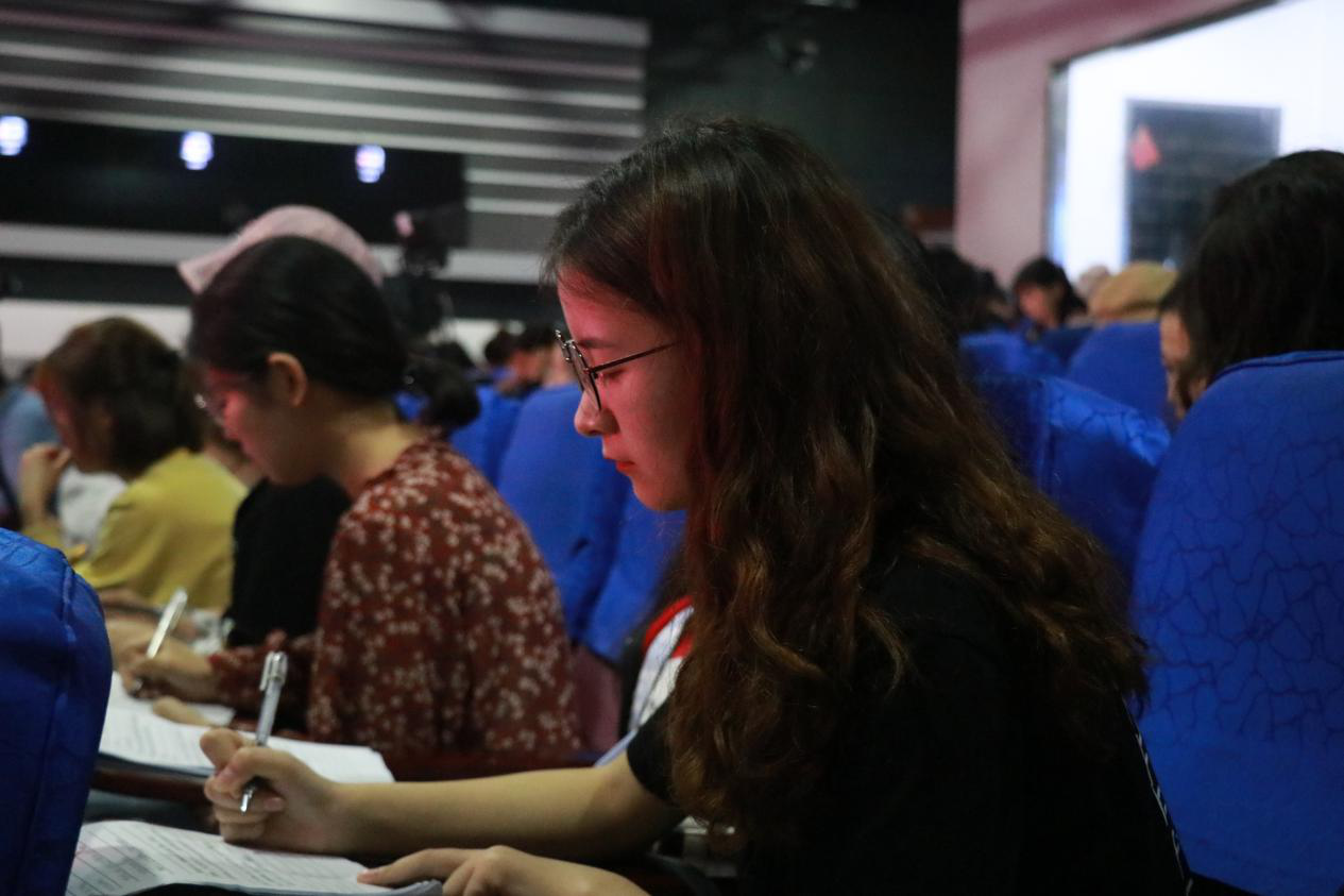 湖南泥巴影视传媒集团总导演黄闻彧来学院做讲座