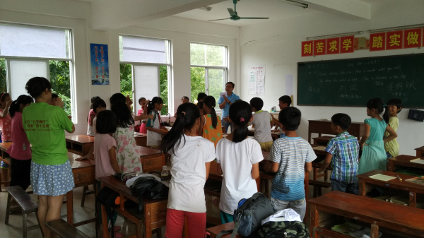 肩负责任，用心教授，微笑服务