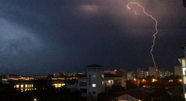 新闻传播与影视学院举行“光影年华,献礼海师”摄影大赛颁奖仪式