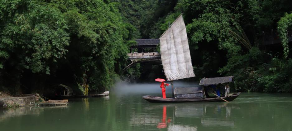 新闻传播与影视学院举行“光影年华,献礼海师”摄影大赛颁奖仪式