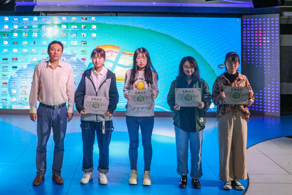 新闻传播与影视学院举行“光影年华,献礼海师”摄影大赛颁奖仪式