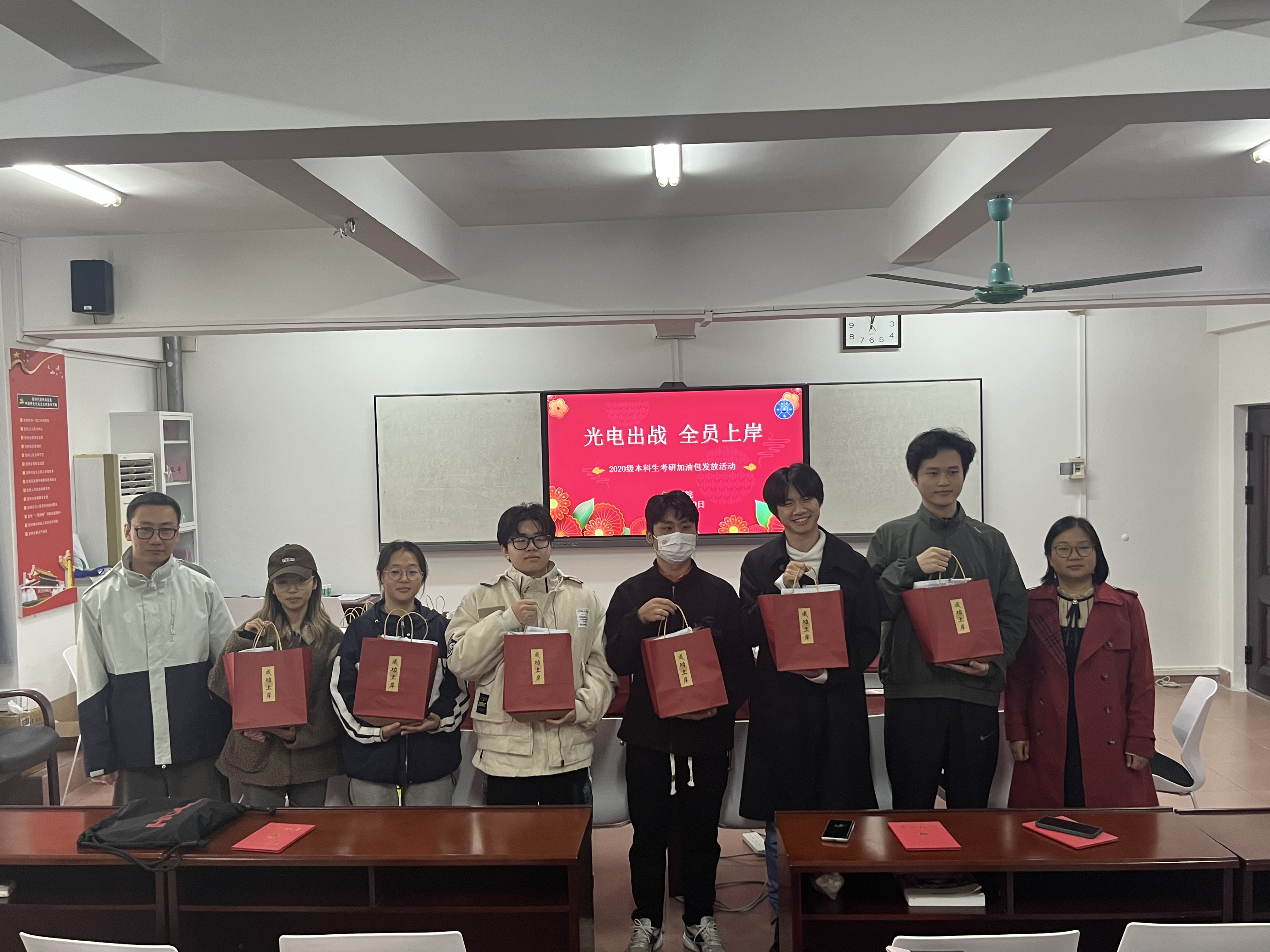 我院为2020级本科生考研学子发放“考研加油包”助力梦想起航