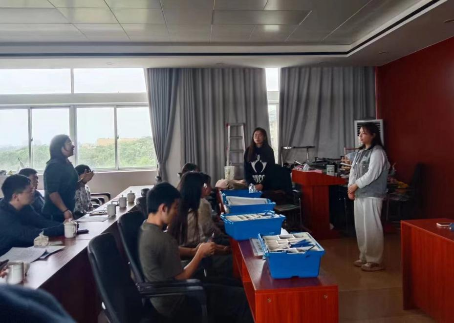 携手共同托起未来科技之星―“码来码趣”少儿公益编程教研活动成功举办