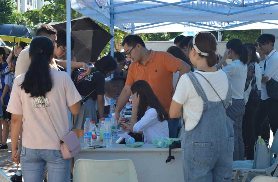 化学与化工学院迎新工作蓬勃开展