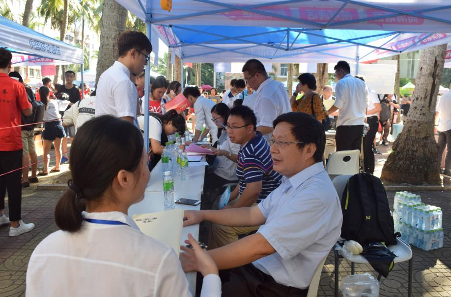 化学与化工学院迎新工作蓬勃开展