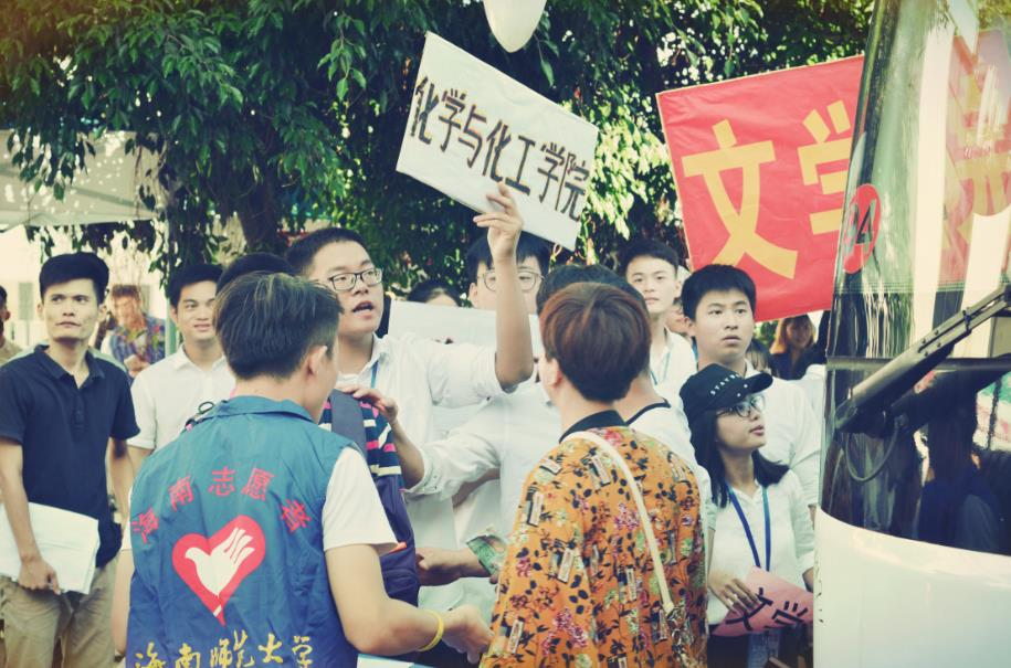 化学与化工学院迎新工作蓬勃开展