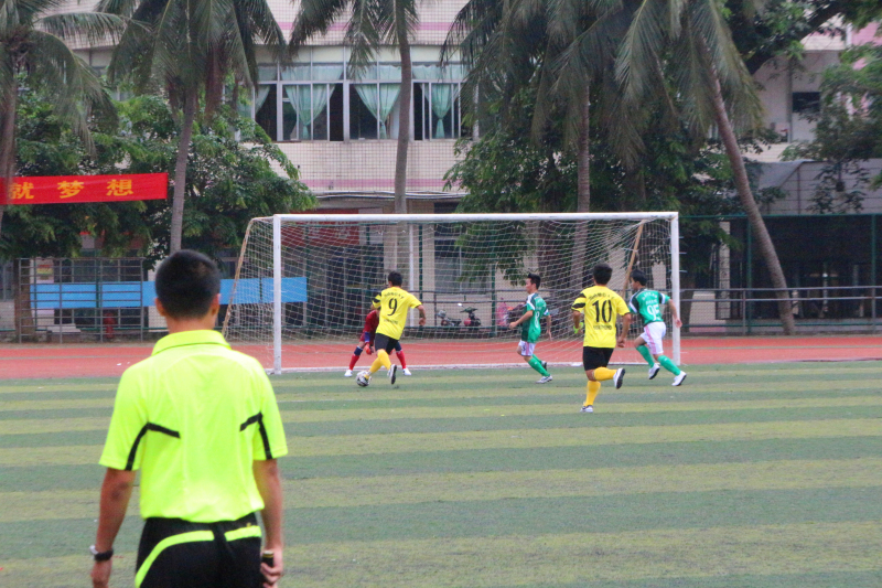 拥抱快乐足球，尽享大学时光!