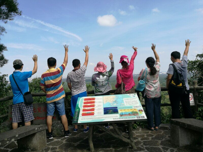 化学与化工学院组织教职工举行户外素质拓展活动