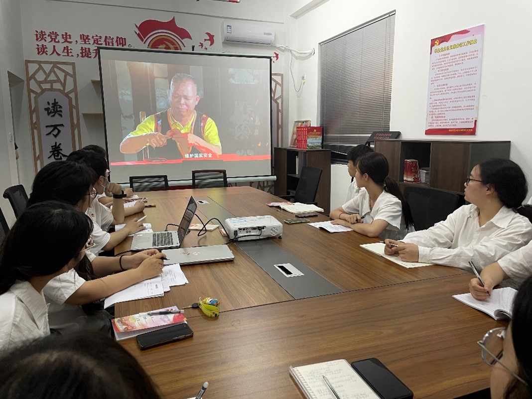 居安且思危,使命重在肩 ——文学院本科生党支部组织观看国家安全主题宣传片