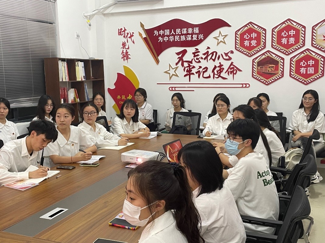 居安且思危,使命重在肩 ——文学院本科生党支部组织观看国家安全主题宣传片