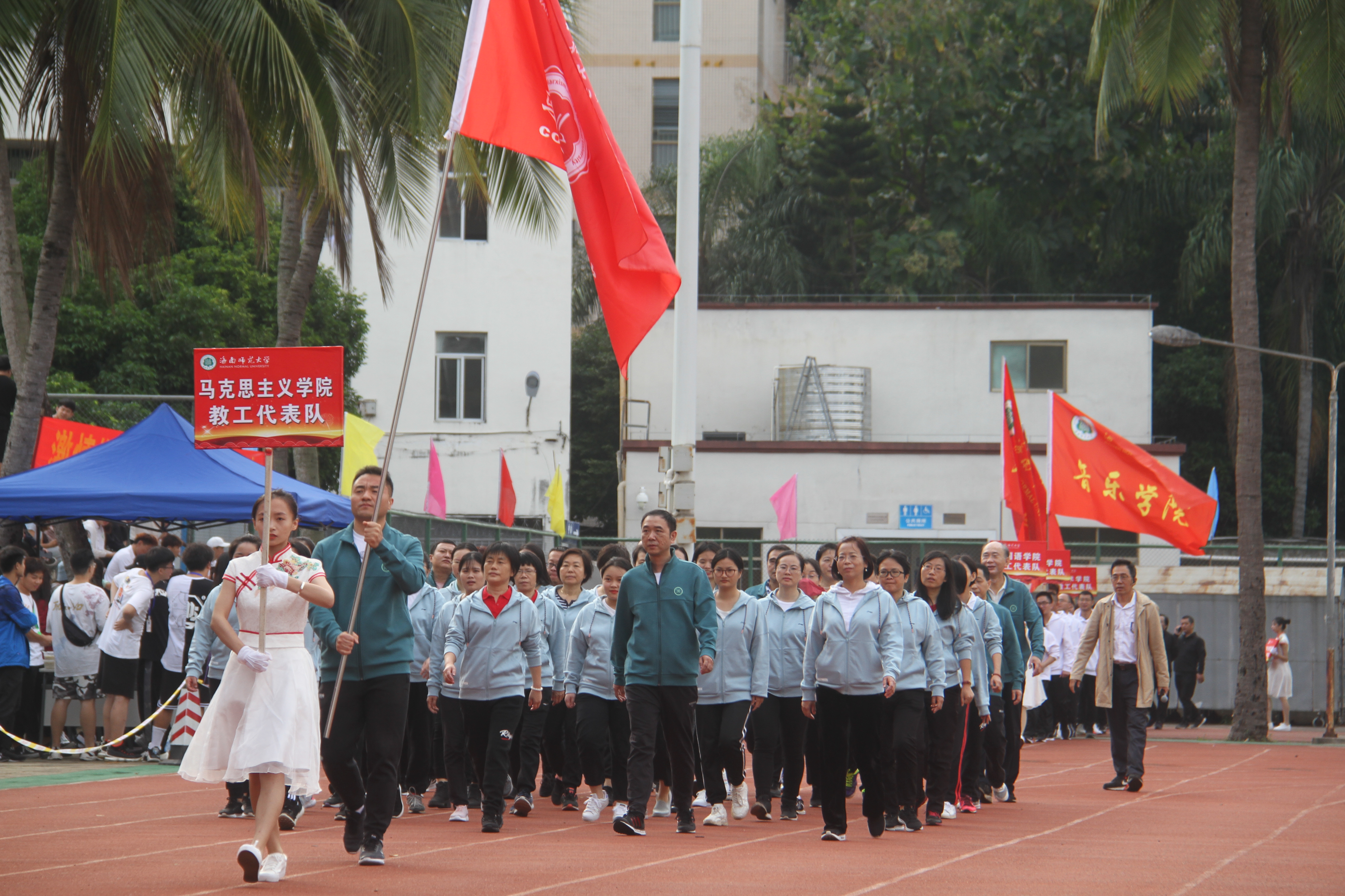 马克思主义学院参加第三十七届校运动会开幕式