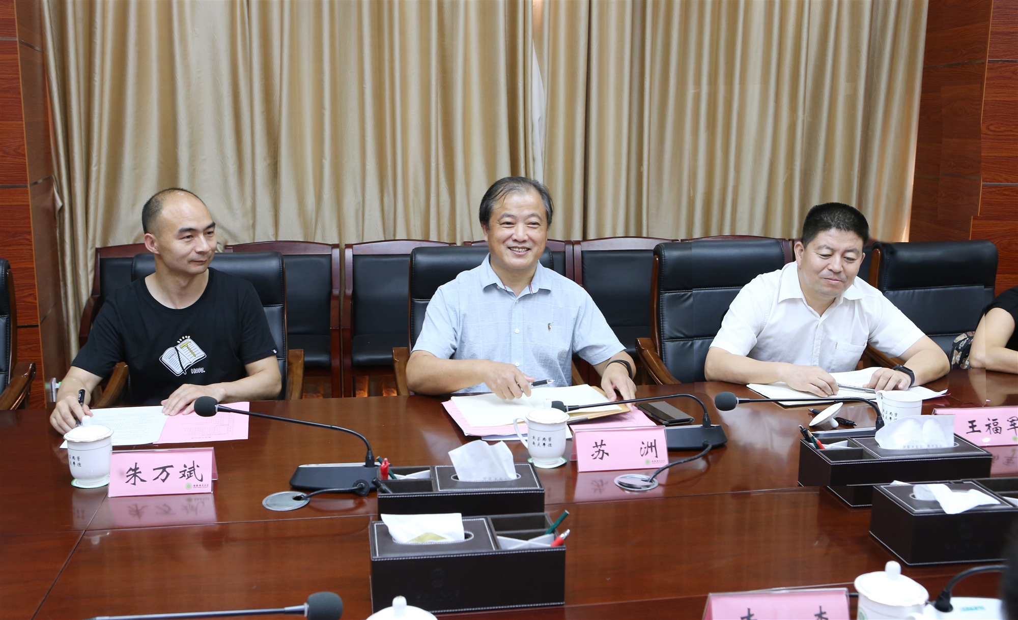 三亚中国农业大学研究院一行来我校考察交流