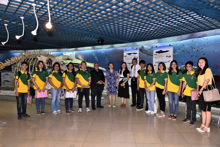 菲律宾巴拉望省友城奖学金生参观我校生物多样性博物馆.jpg