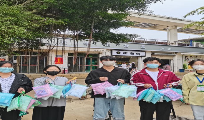 爱心防疫包，传递关怀情