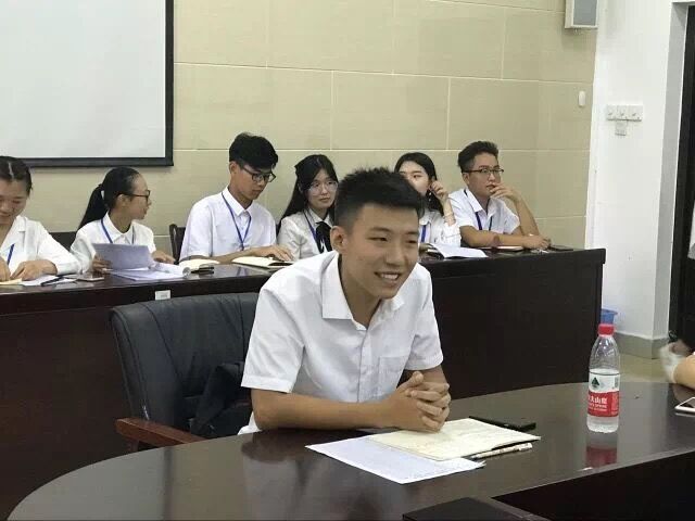 团委有你，一路向前 ——记青年之声·文学院2017-2018 团委学生干部见面会议