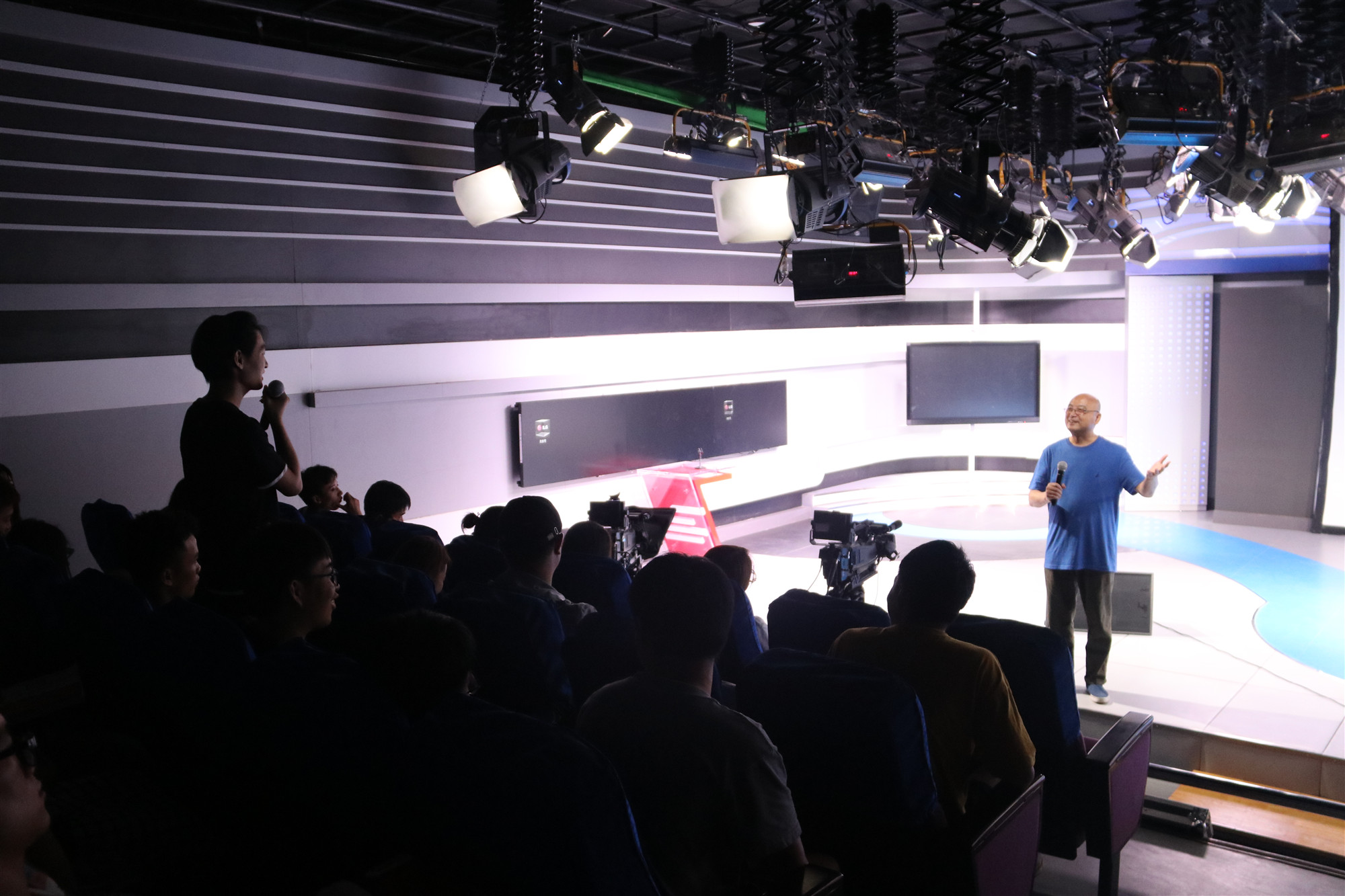 中西荟萃  声影合一