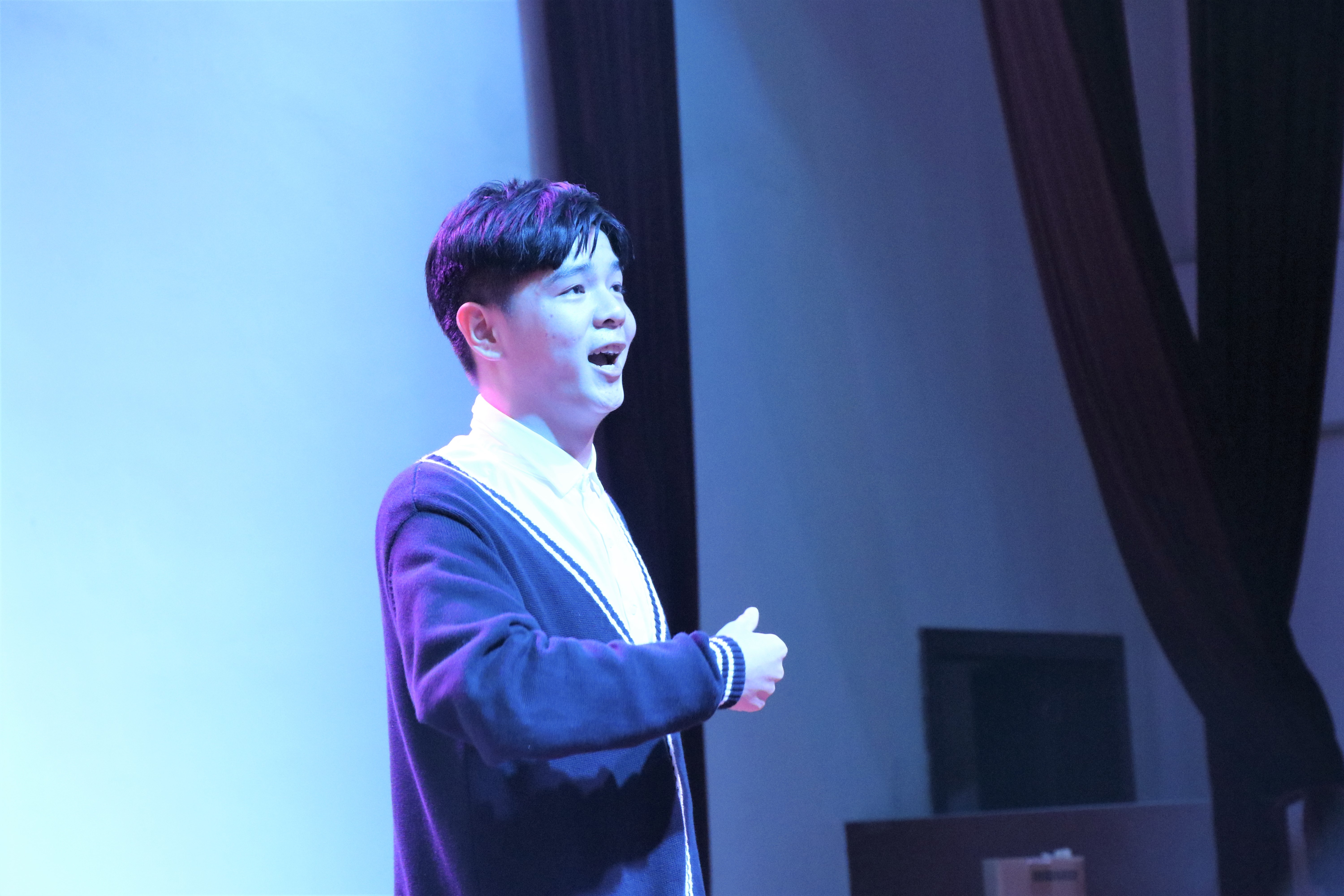 “青春绽放的瞬间”——新闻传播与影视学院表演专业汇报晚会成功举办