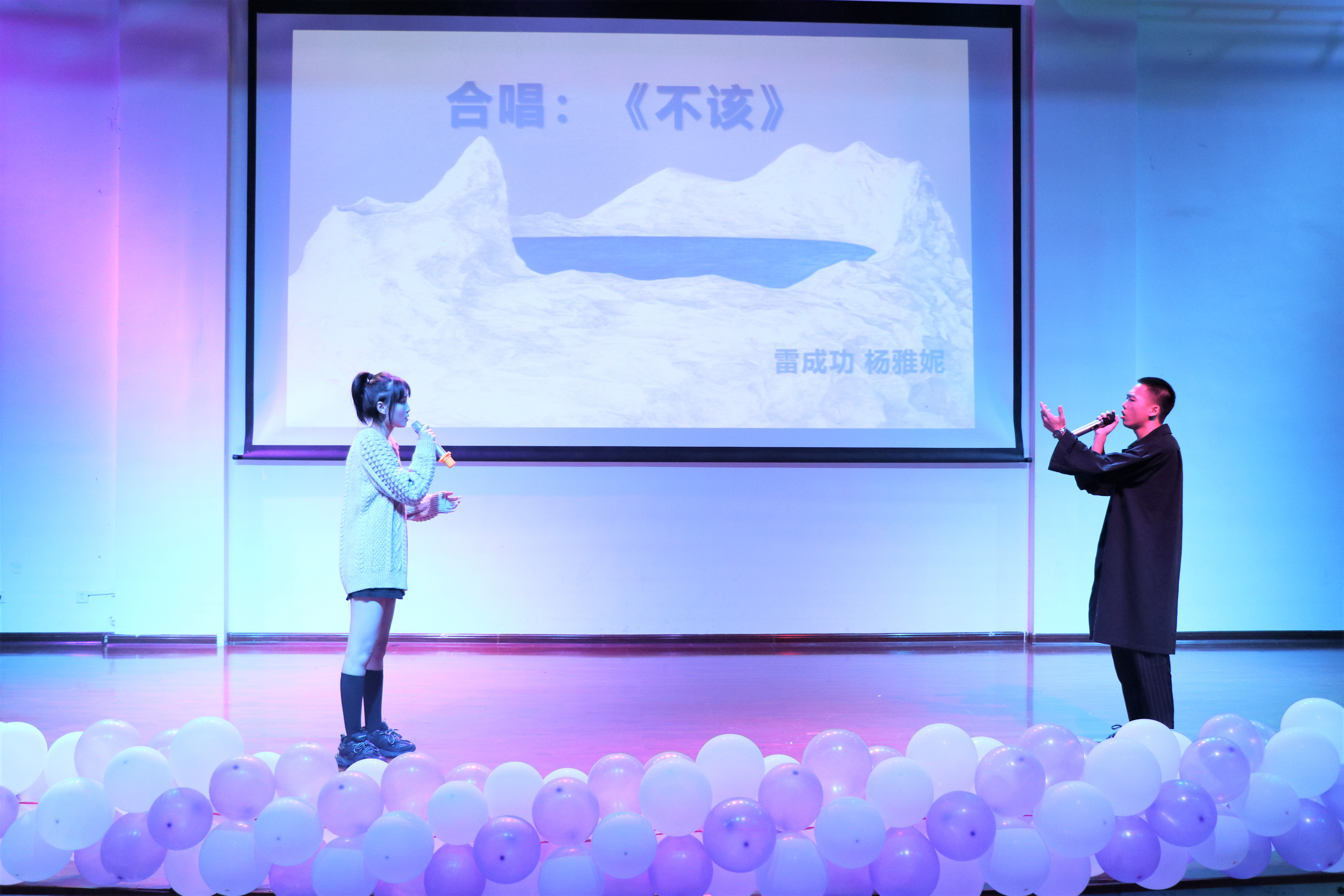 “青春绽放的瞬间”——新闻传播与影视学院表演专业汇报晚会成功举办