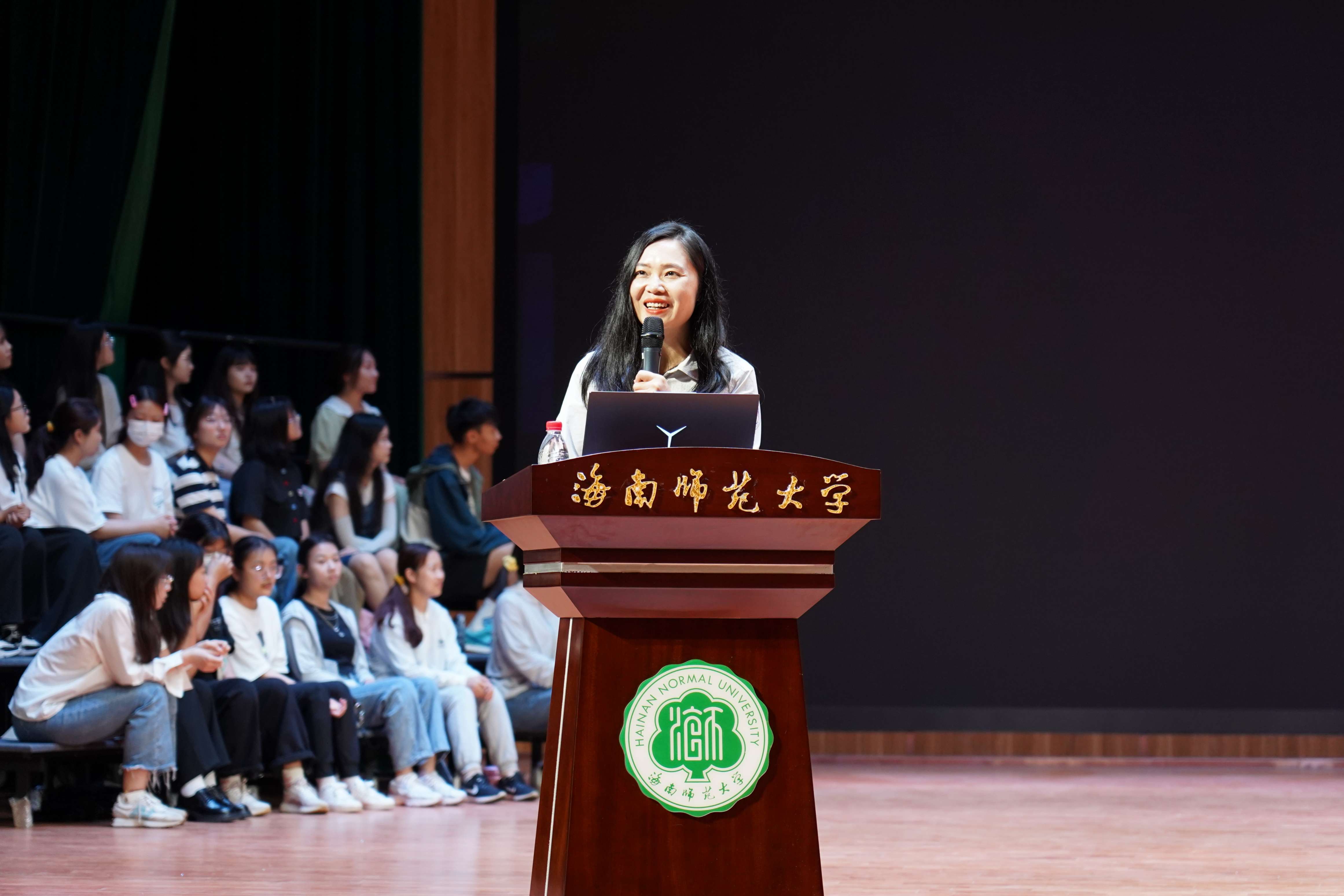 首位“破冰入海”青年女科学家唐立梅为我校师生作报告