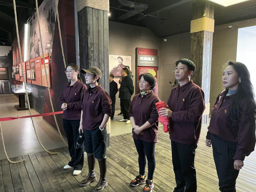 我支部开展“探寻自贸港活力,传承红色精神”主题党日活动