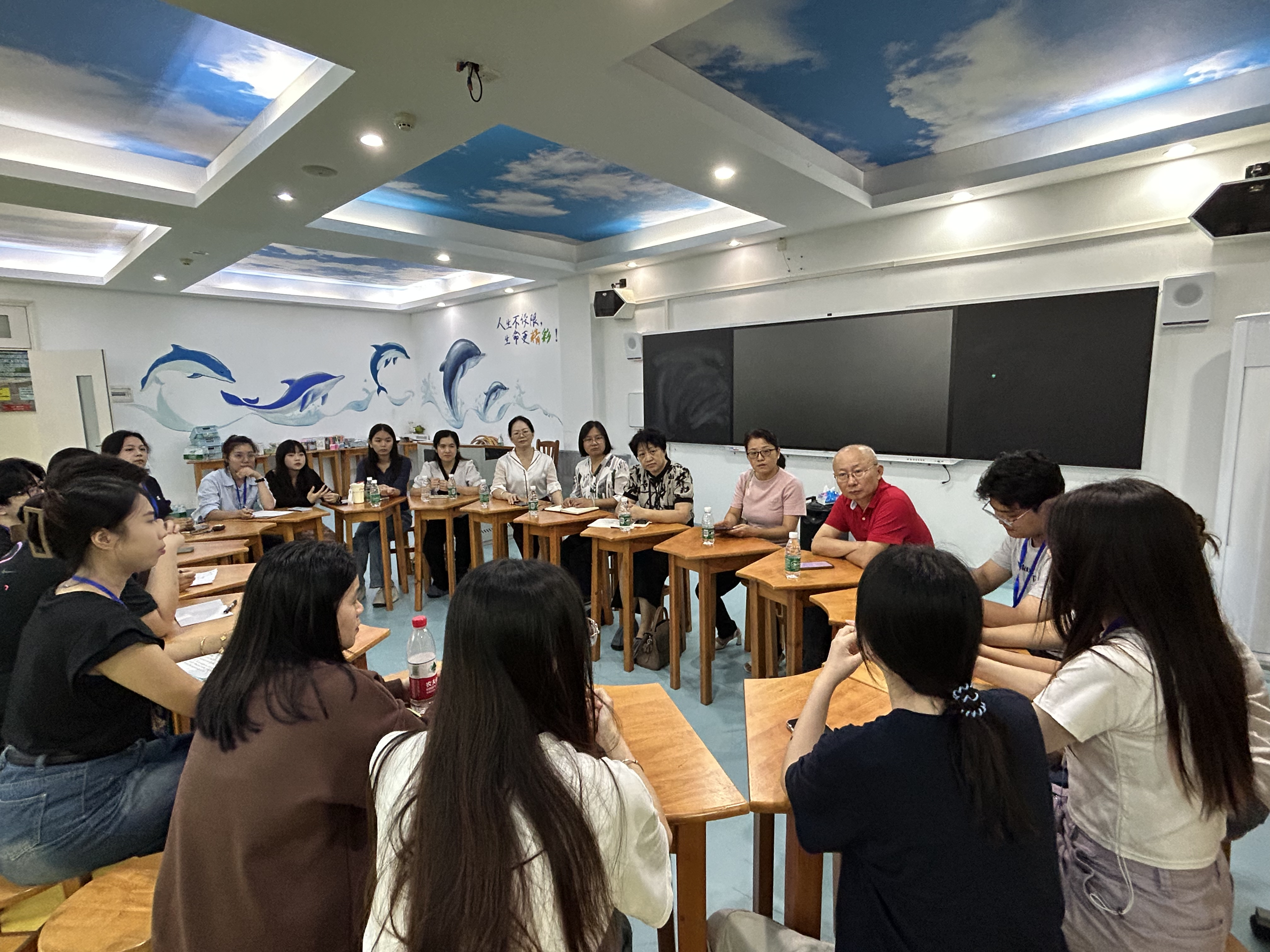 心理学院对2020级应用心理学专业学生教育实习、研习工作进行中期检查