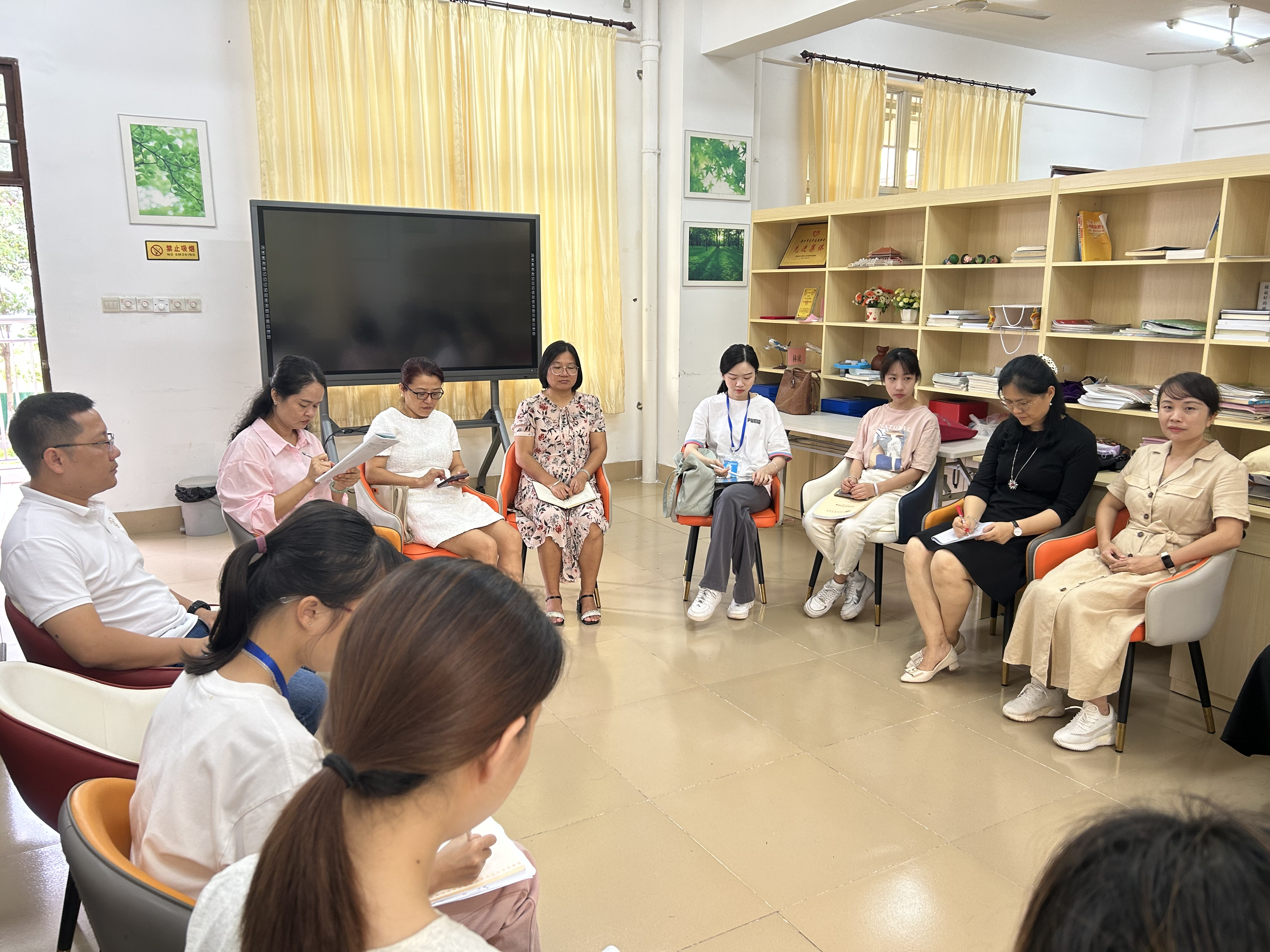 心理学院对2020级应用心理学专业学生教育实习、研习工作进行中期检查