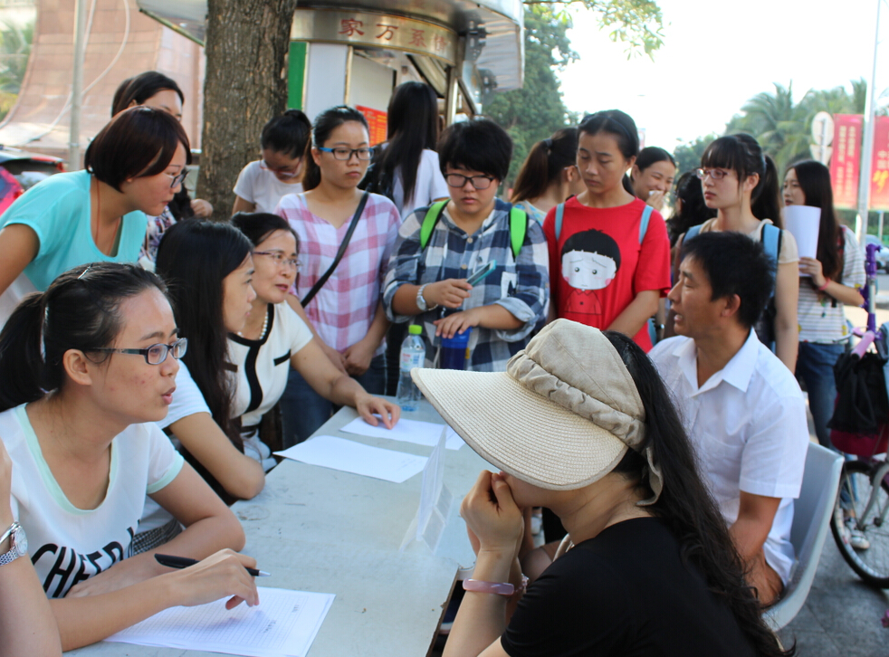 学法与守法并重,平安与幸福相依——记政法学院2012级法学班法律社区服务活动