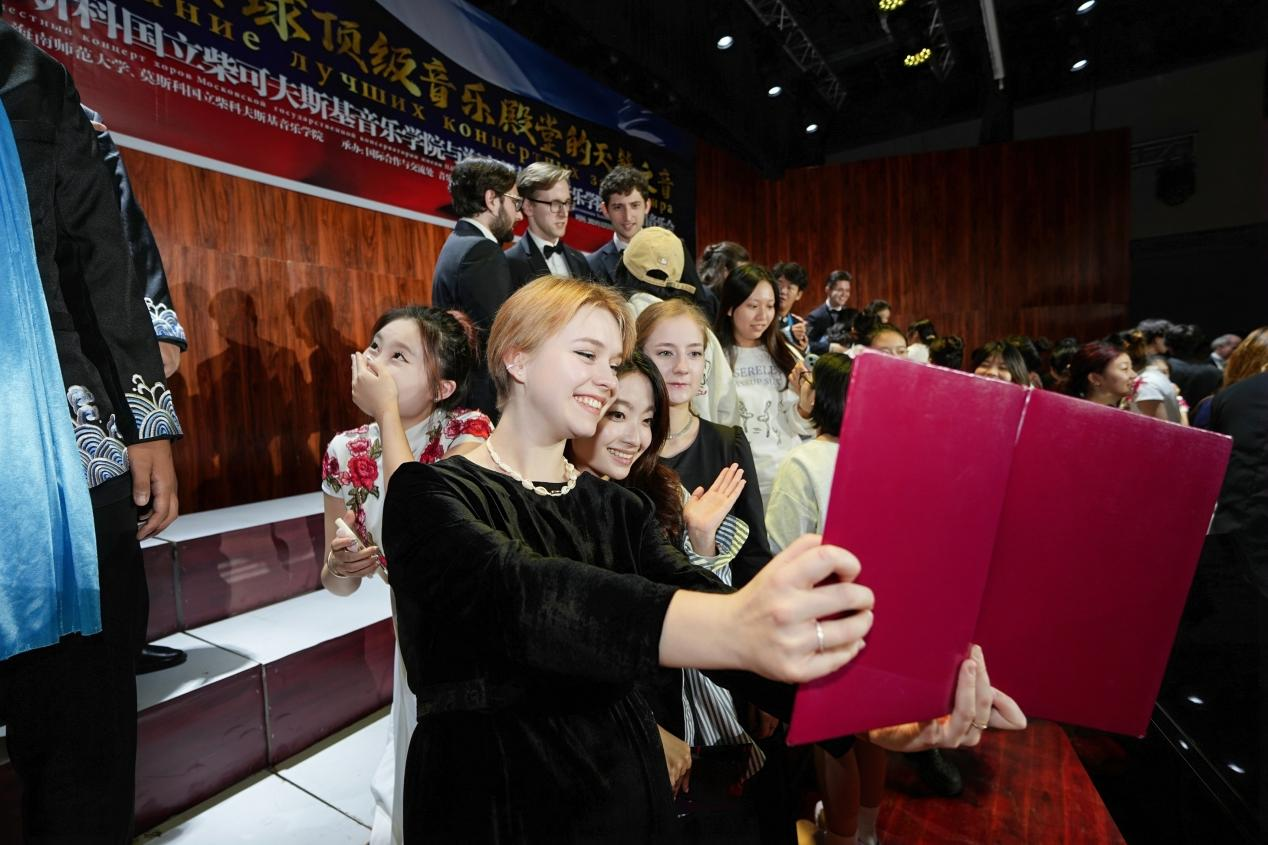莫斯科国立柴科夫斯基音乐学院与海南师范大学音乐学院合唱交流合唱音乐会成功举办