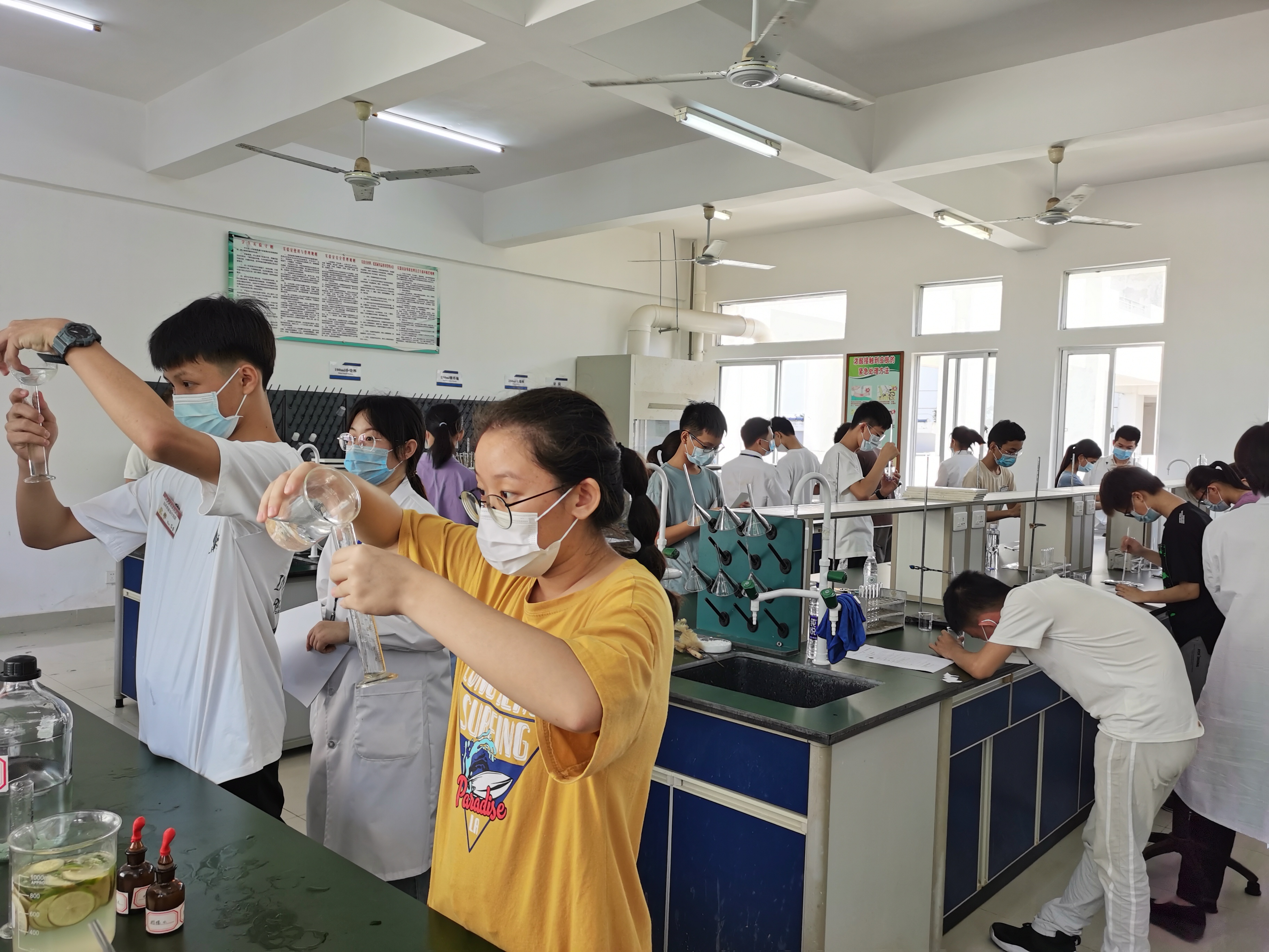 海南省第二十二届中学生（初中）化学实验操作竞赛在我院圆满完成