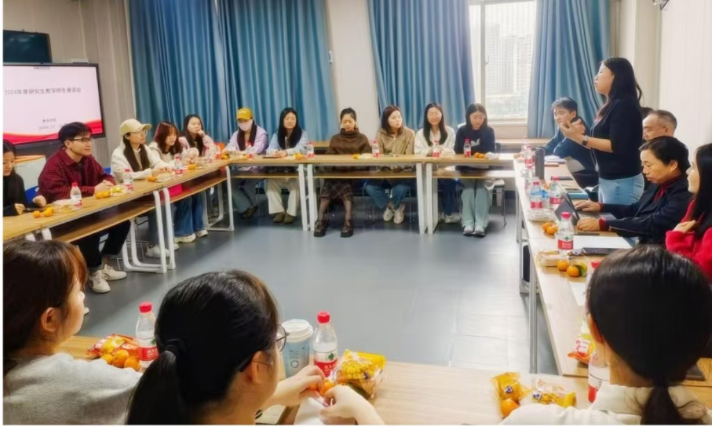 教育学院召开研究生教学师生座谈会