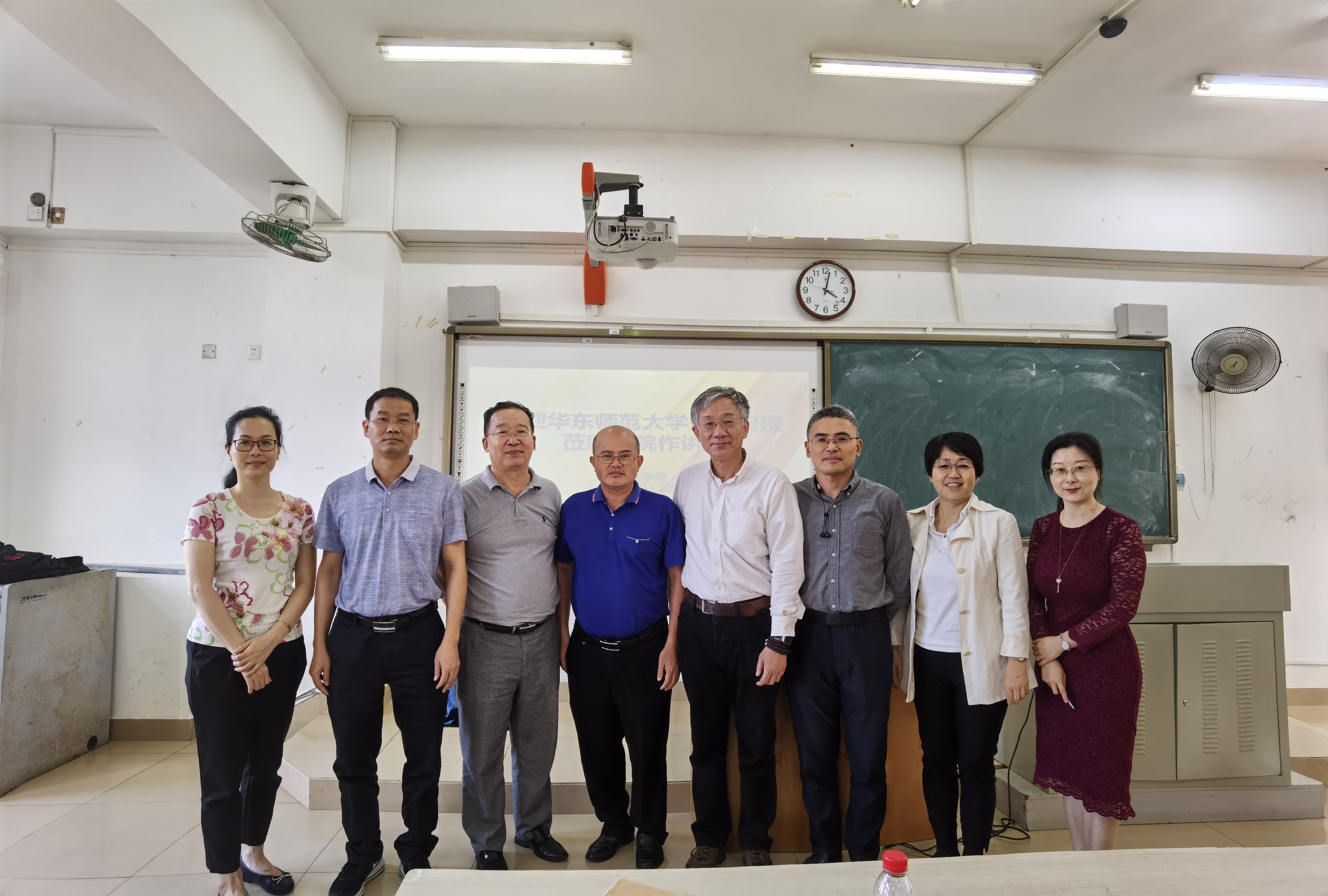 我院邀请华东师范大学郑骏教授做讲座