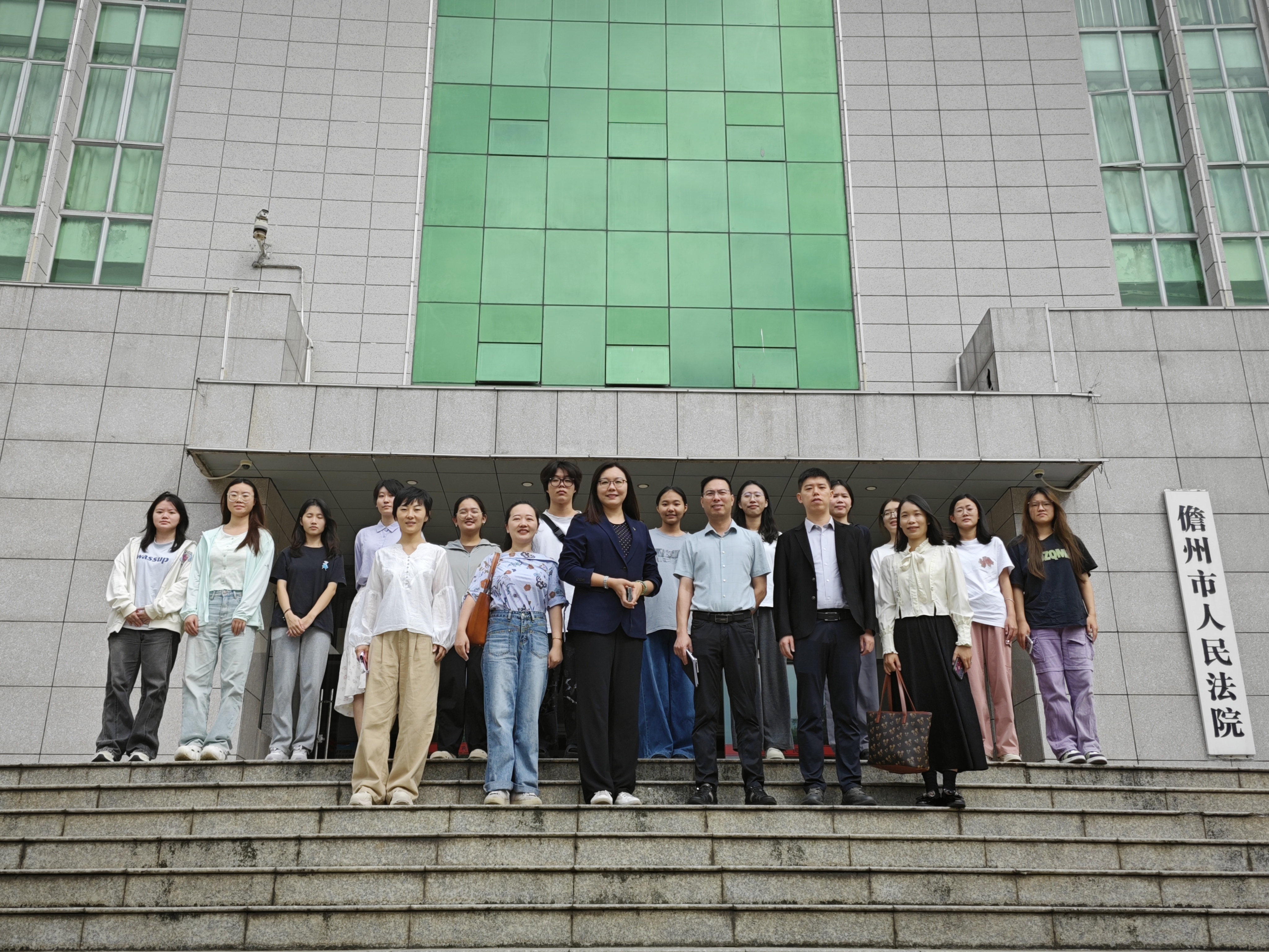 法学院2025届毕业生赴海南省第二中级人民法院、儋州市人民法院开展集中实习工作