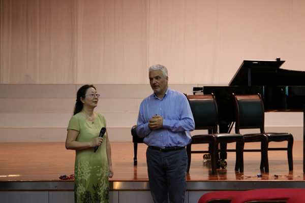 意大利男高音歌唱家DELFO MENICUCCI来我校讲学