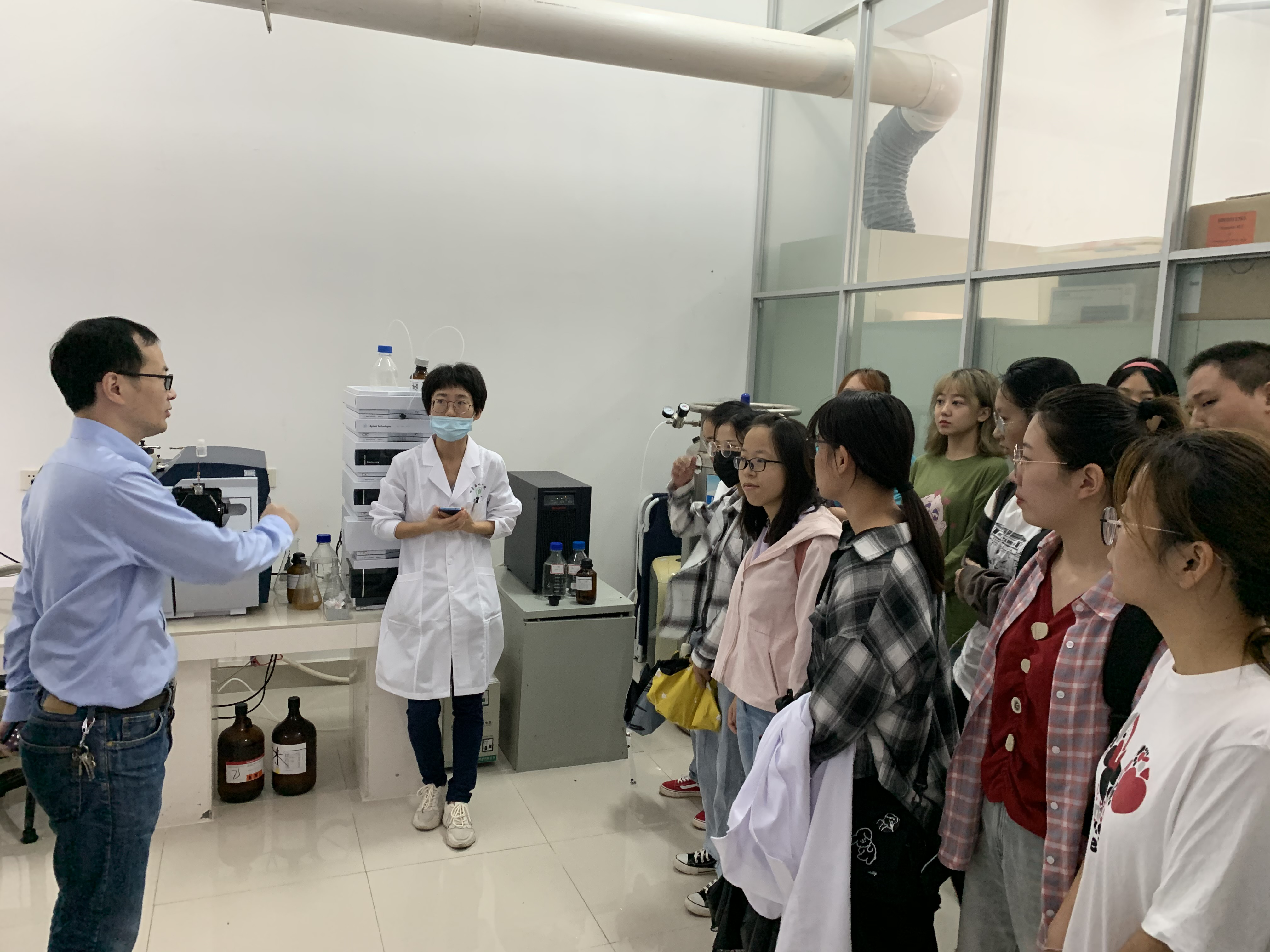 【创新创业实践周进行时】化学化工学院组织学生参观分析测试中心