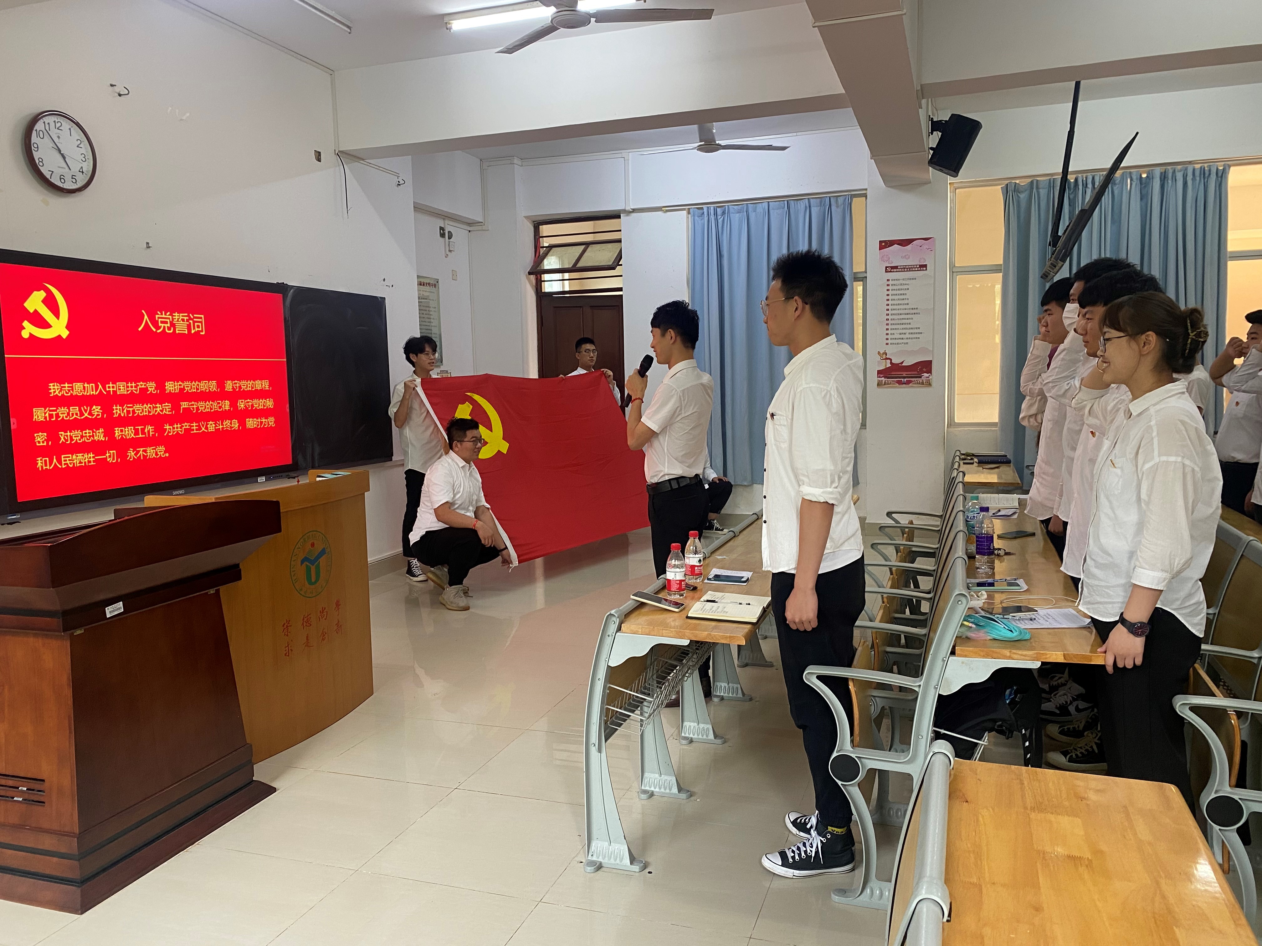 我院学生党支部开展“清明祭英烈,共筑中华魂”主题党日活动